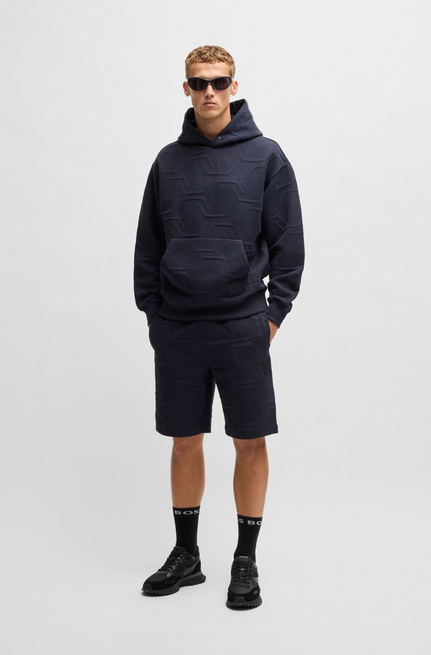 BOSS - Áo hoodie dáng relaxed fit với vải chần bông