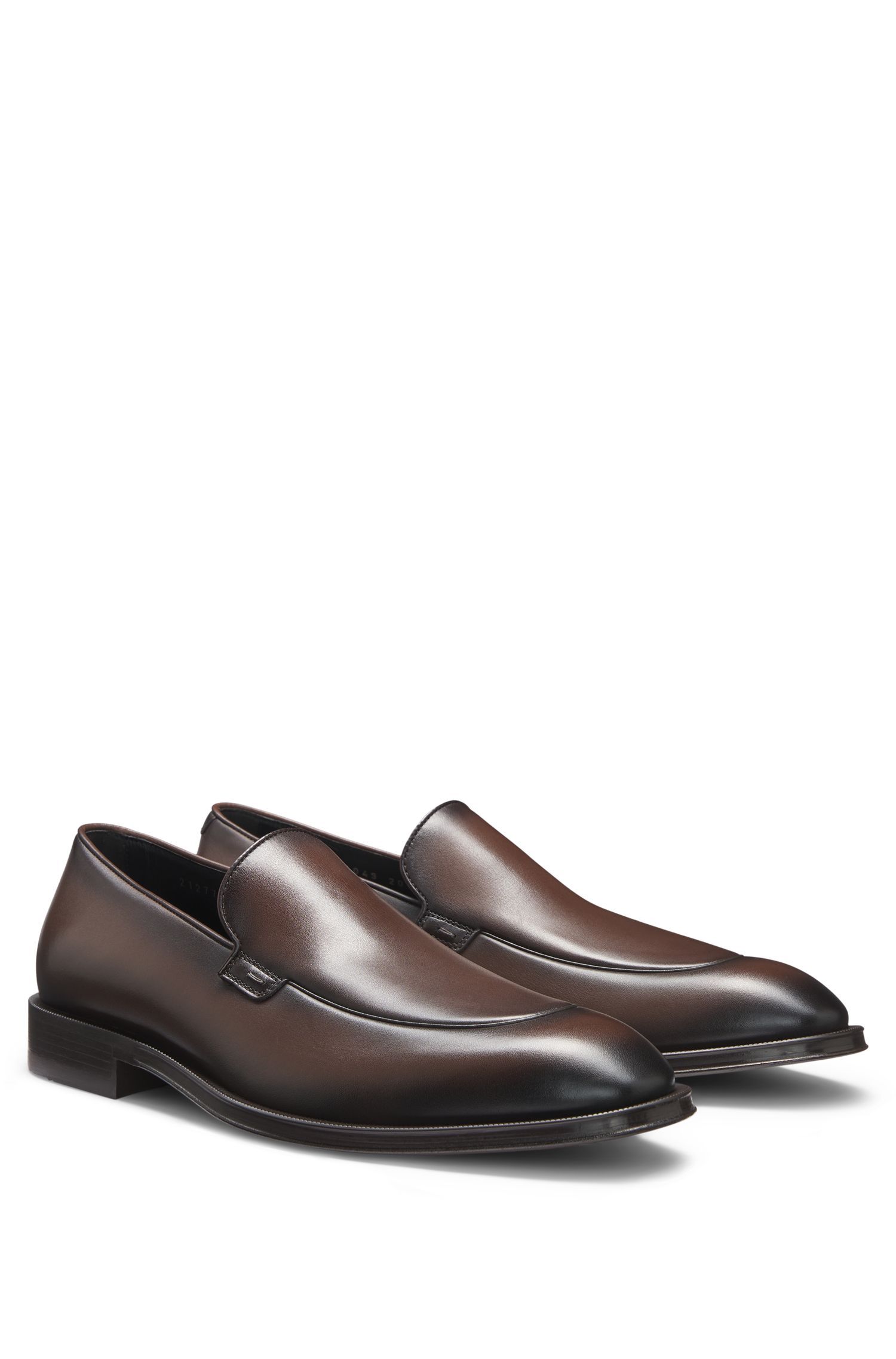Giày loafer da với mũi apron toe