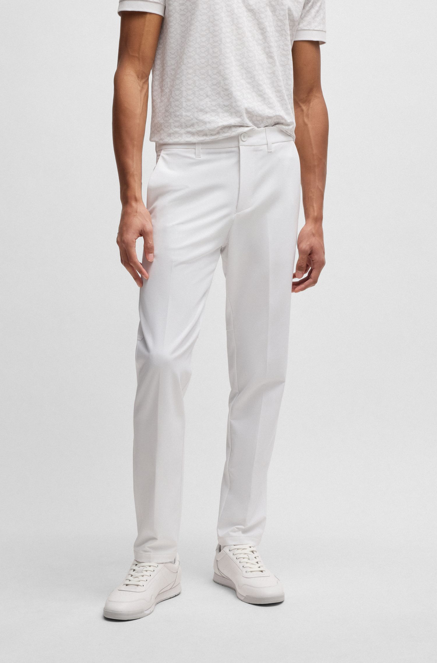 Quần âu dáng ôm slim fit với vải co giãn chống thấm nước