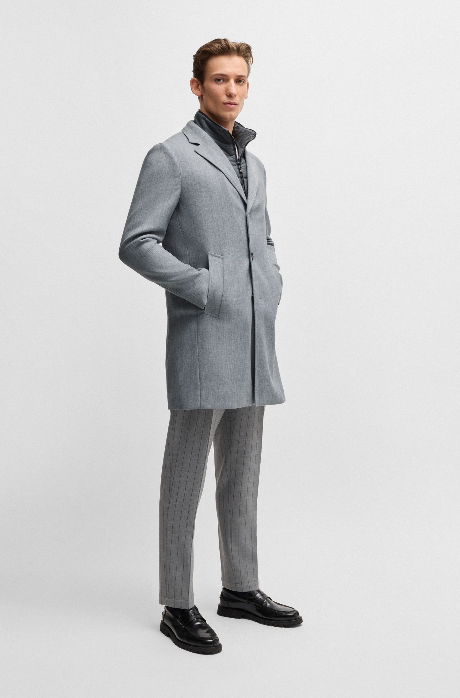 Áo khoác dáng ôm slim fit với lớp lót tháo rời