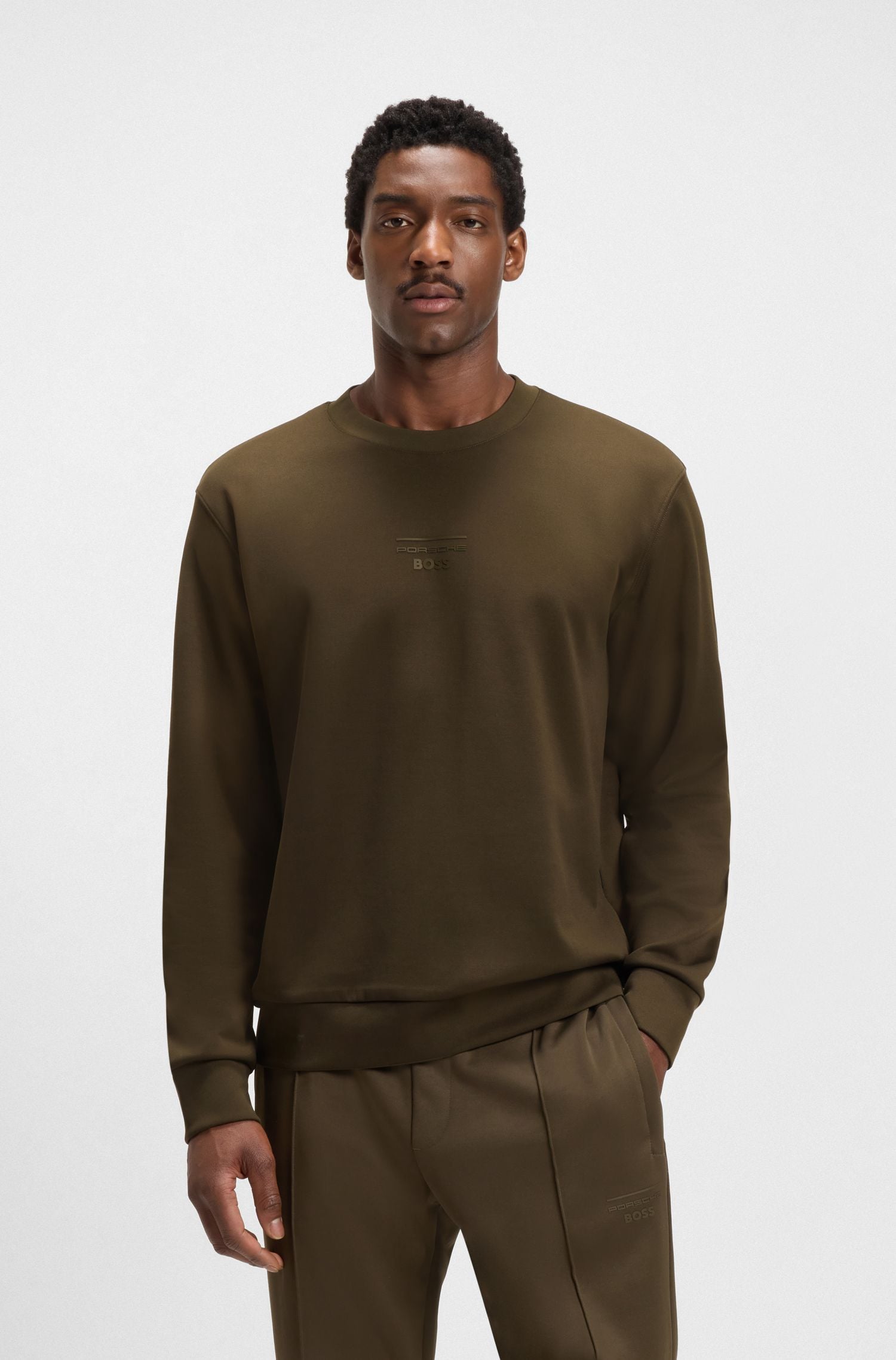 Áo sweatshirt Porsche x BOSS dáng relaxed với chi tiết thương hiệu đặc biệt