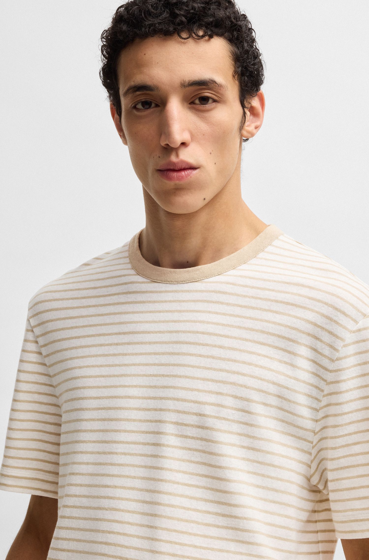 BOSS - Áo thun dáng regular fit vải cotton pha linen
