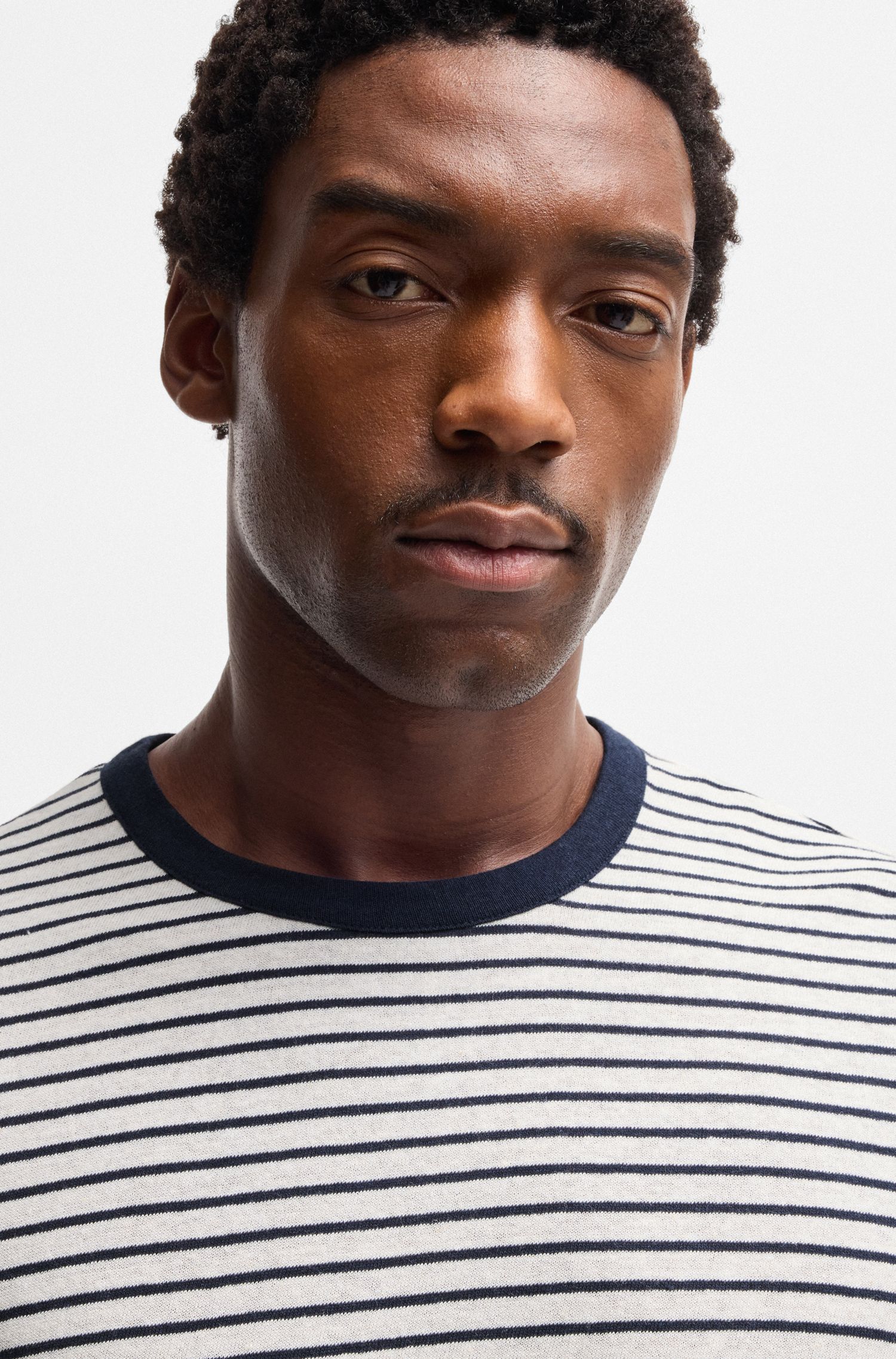 BOSS - Áo thun dáng regular fit vải cotton pha linen
