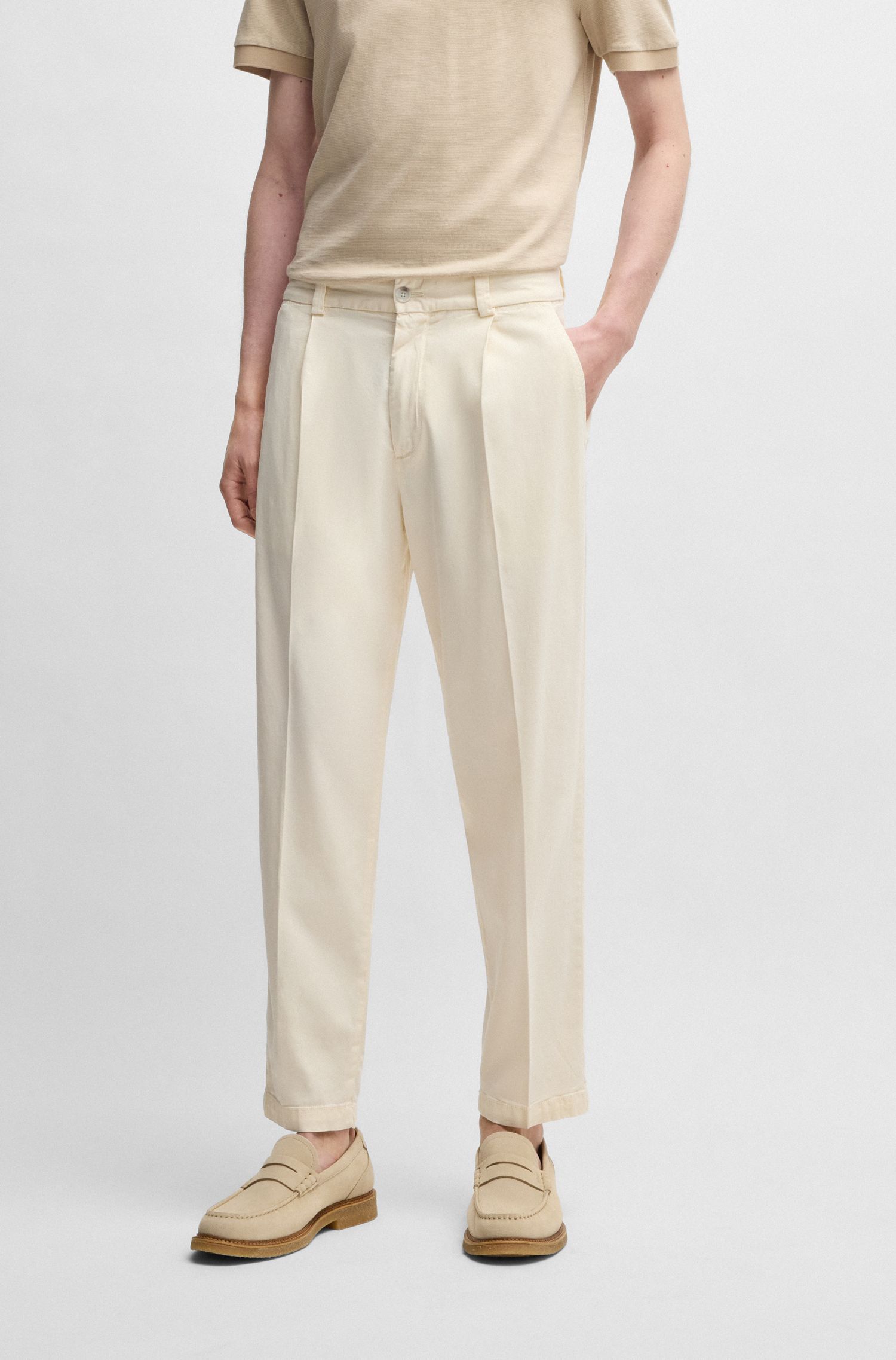 Quần dài dáng tapered fit chất liệu twill co giãn