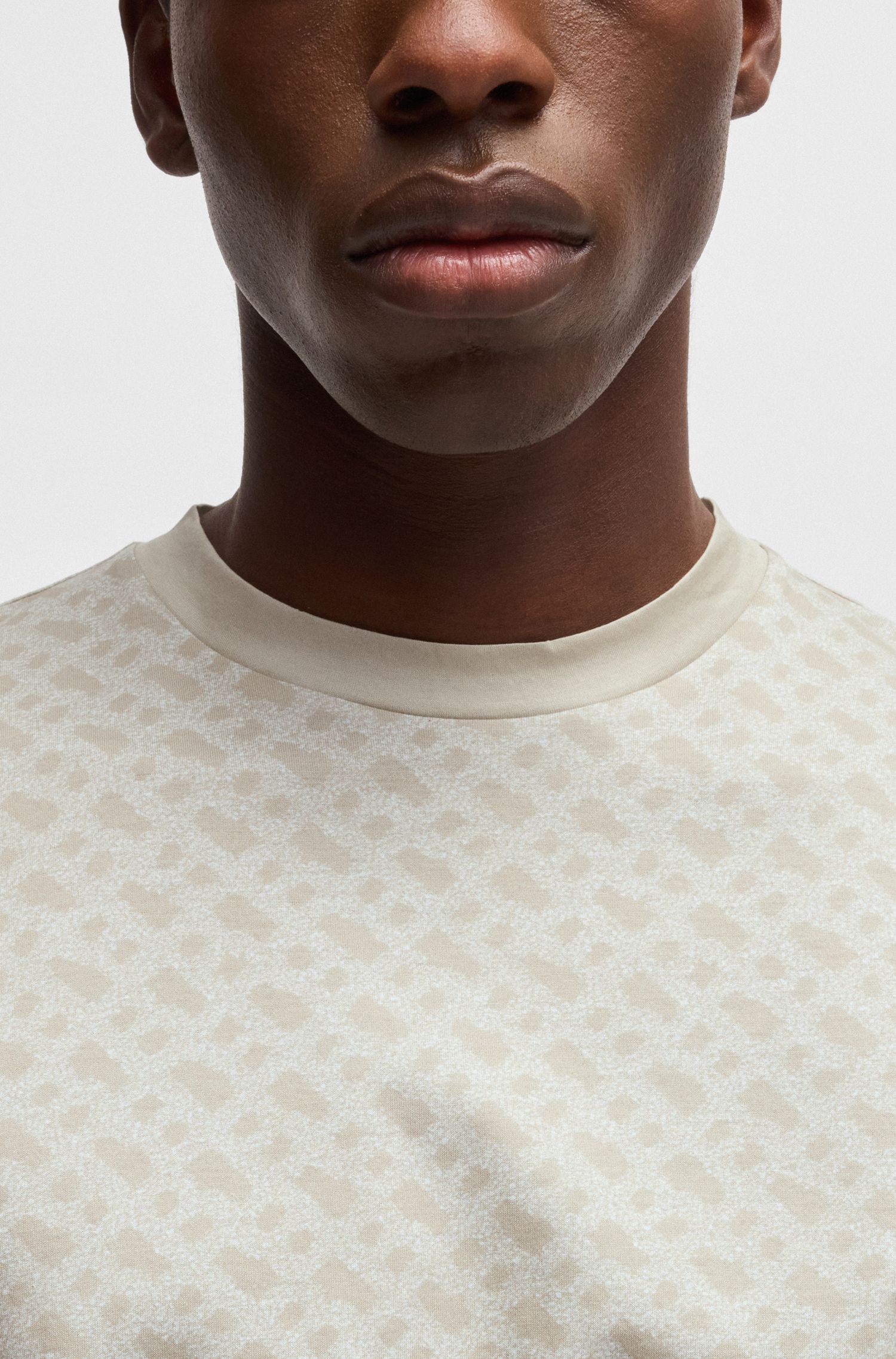 BOSS - Áo thun vải cotton in họa tiết monogram toàn bộ