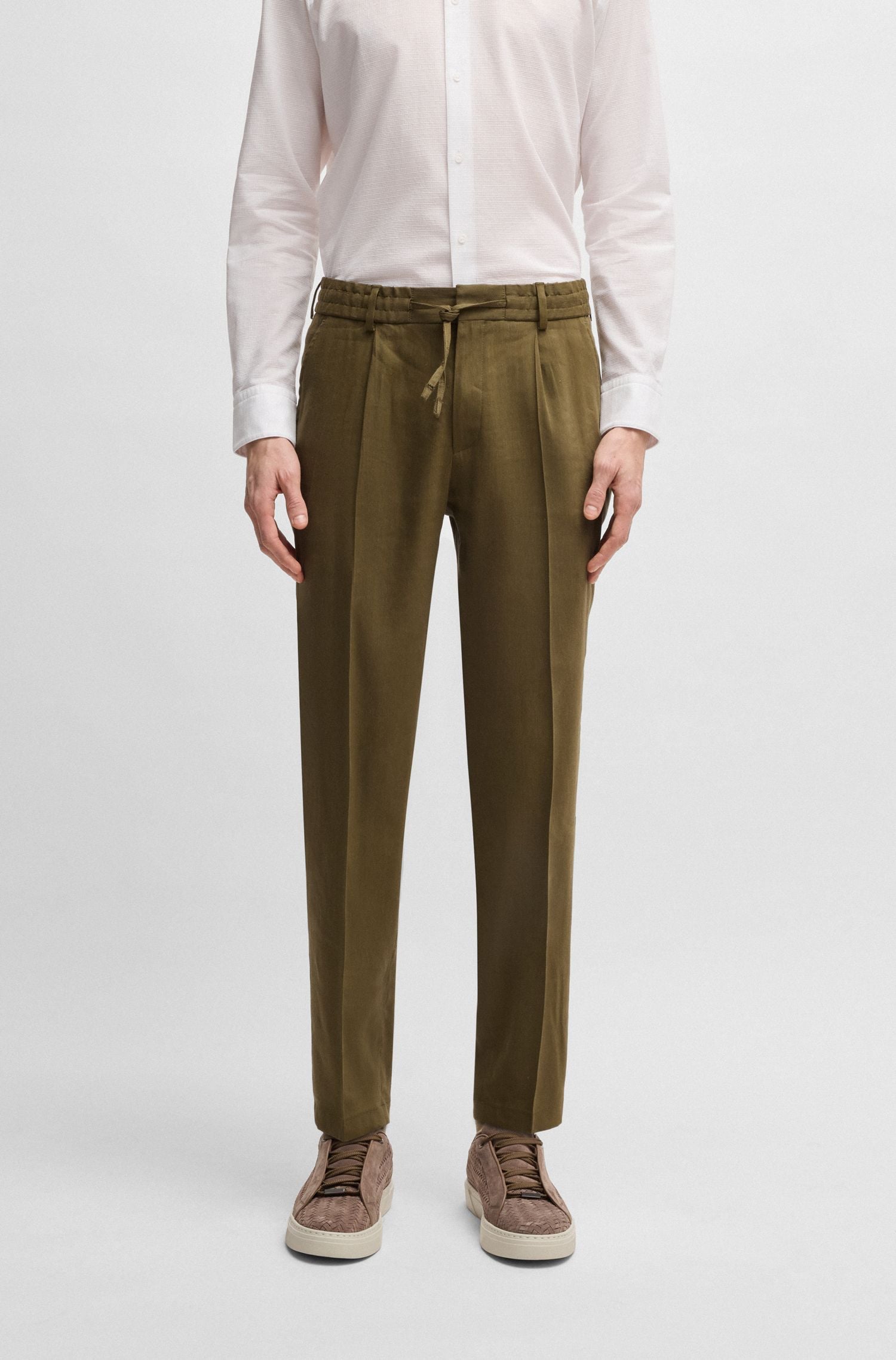 Quần tây dáng tapered fit chất liệu linen pha