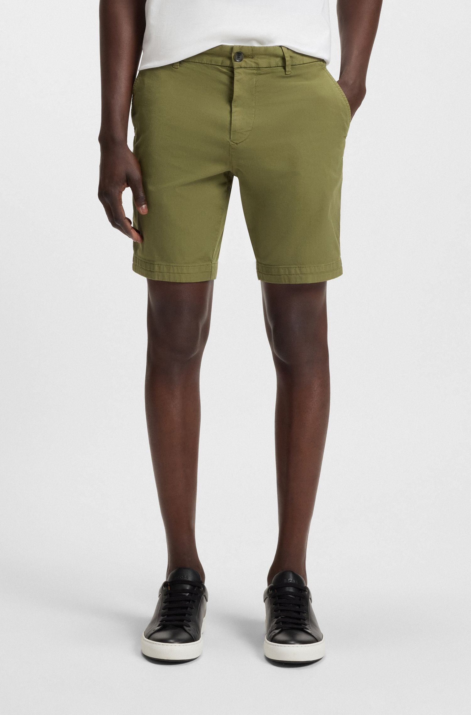 Quần short dáng slim fit chất liệu cotton twill co giãn