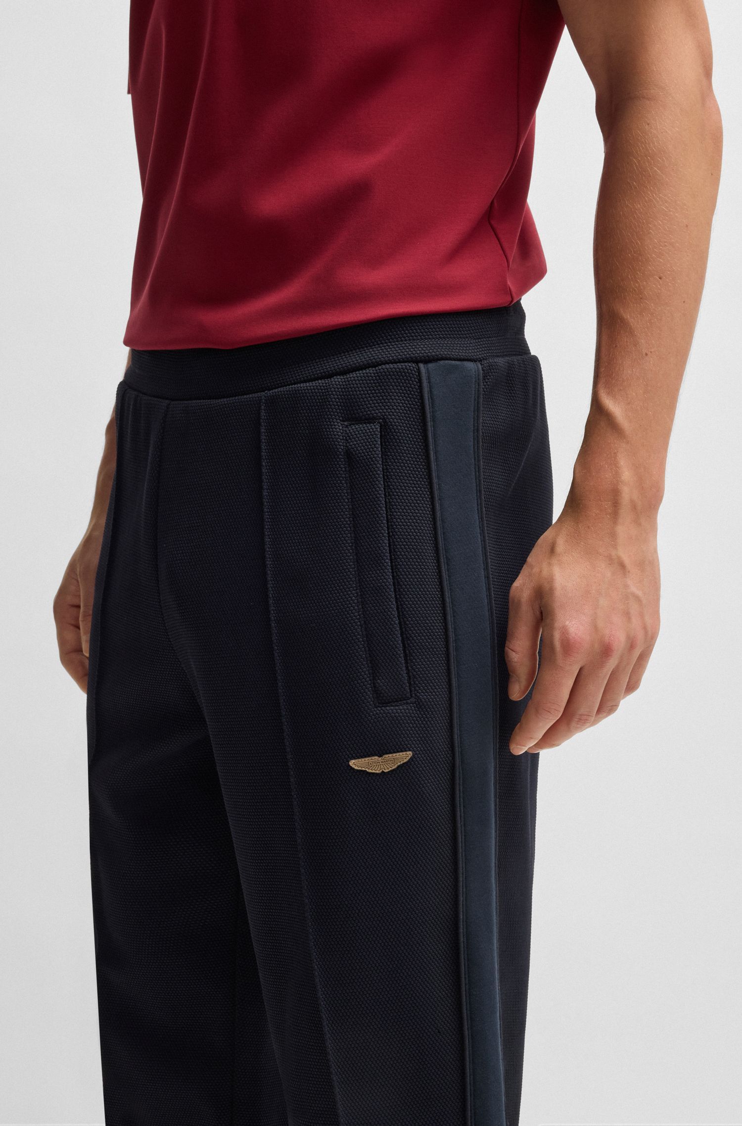 BOSS x Aston Martin Quần tracksuit jersey với sọc da đục lỗ