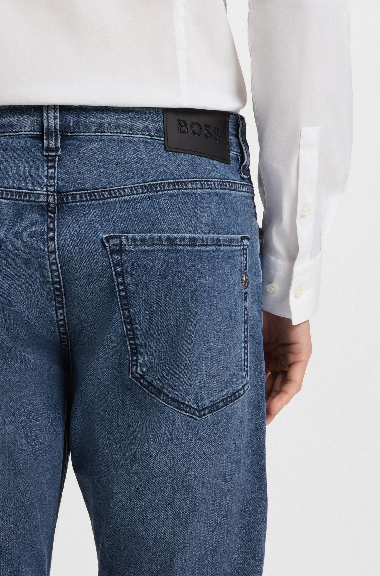 BOSS - Quần jeans Maine dáng regular fit