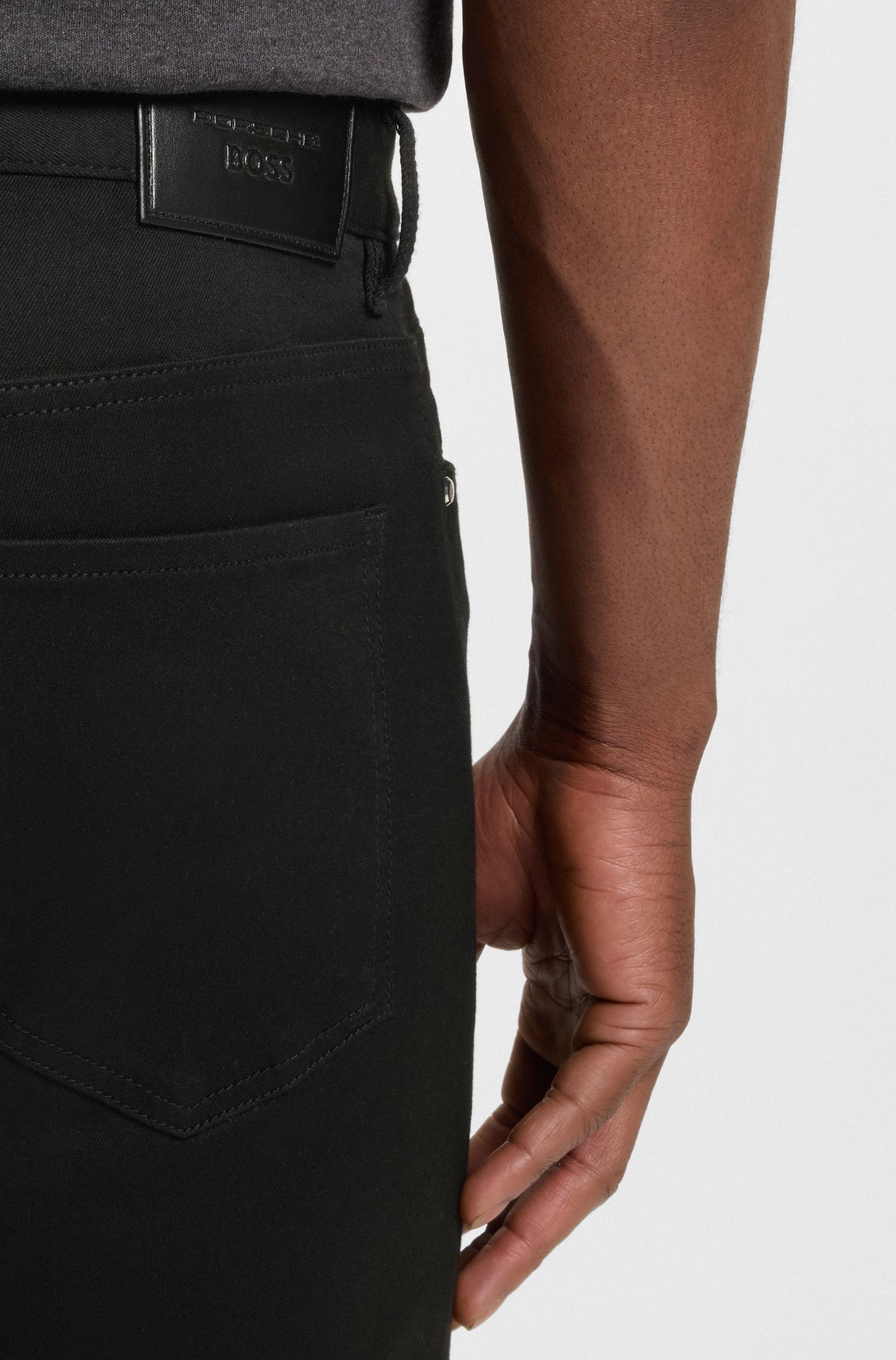 BOSS - Quần jeans dáng tapered Porsche x BOSS vải denim đen co giãn