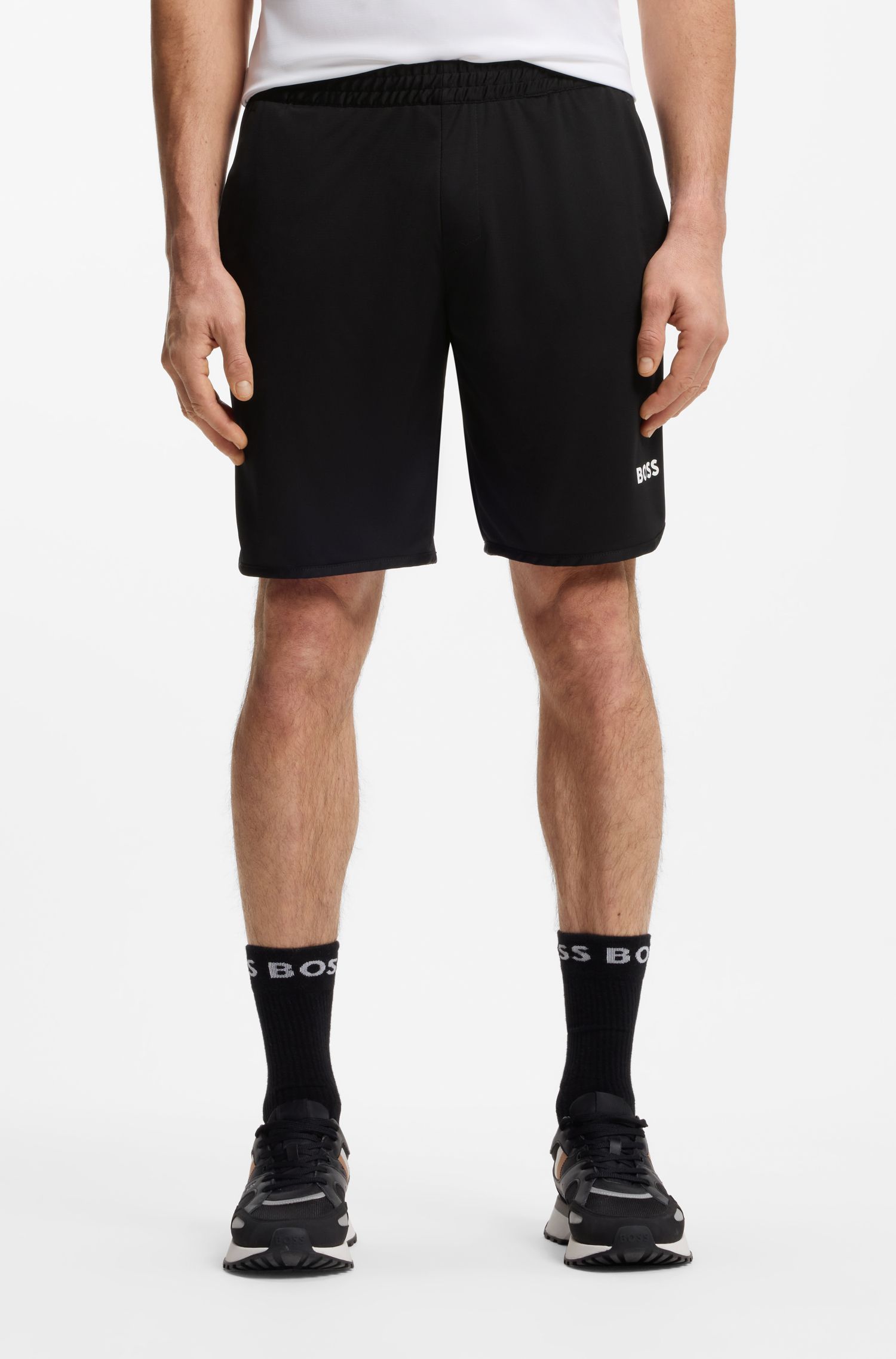 Quần short dáng regular fit co giãn