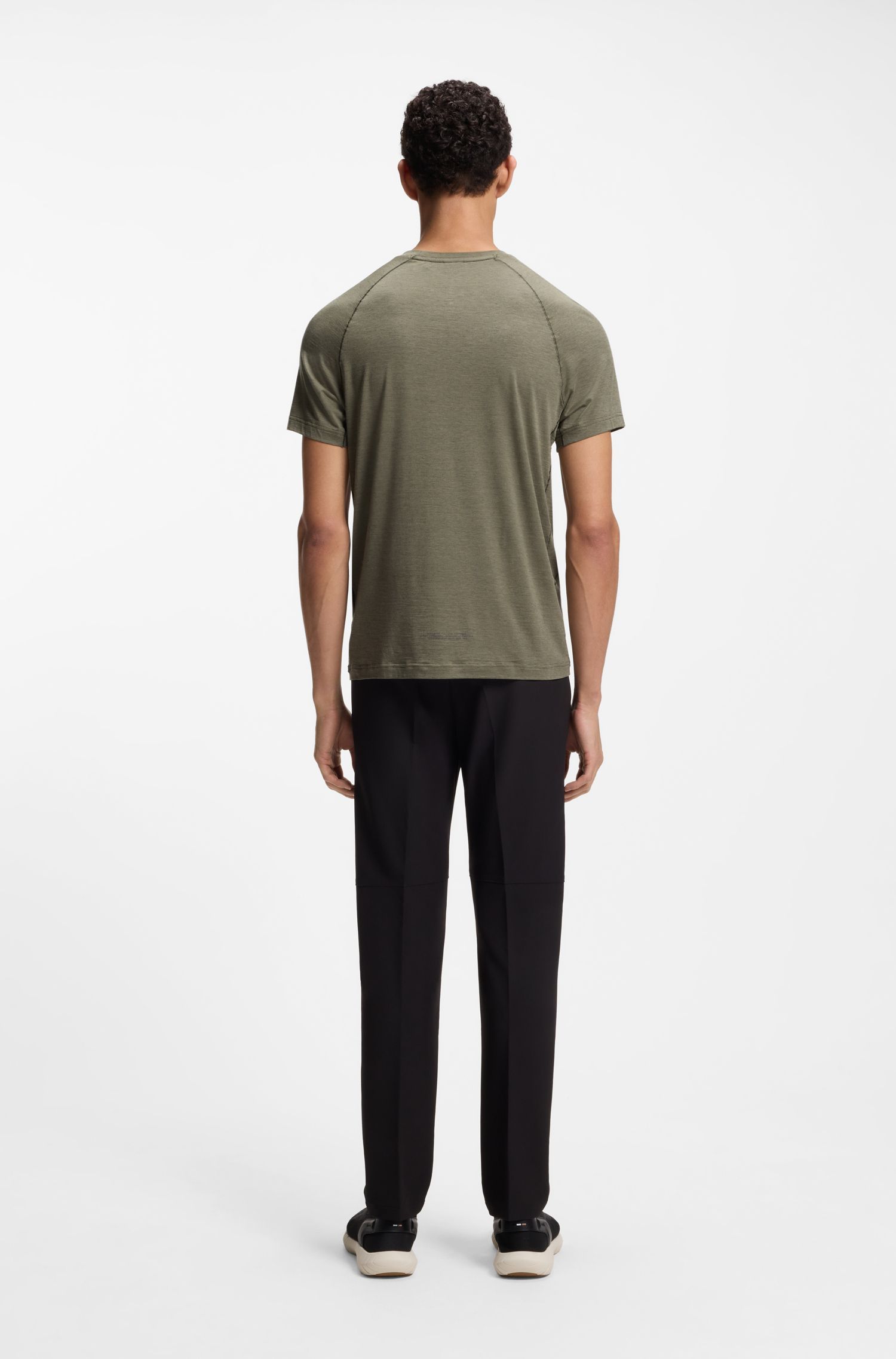 BOSS - Áo thun thể thao dáng slim-fit kiểm soát ẩm