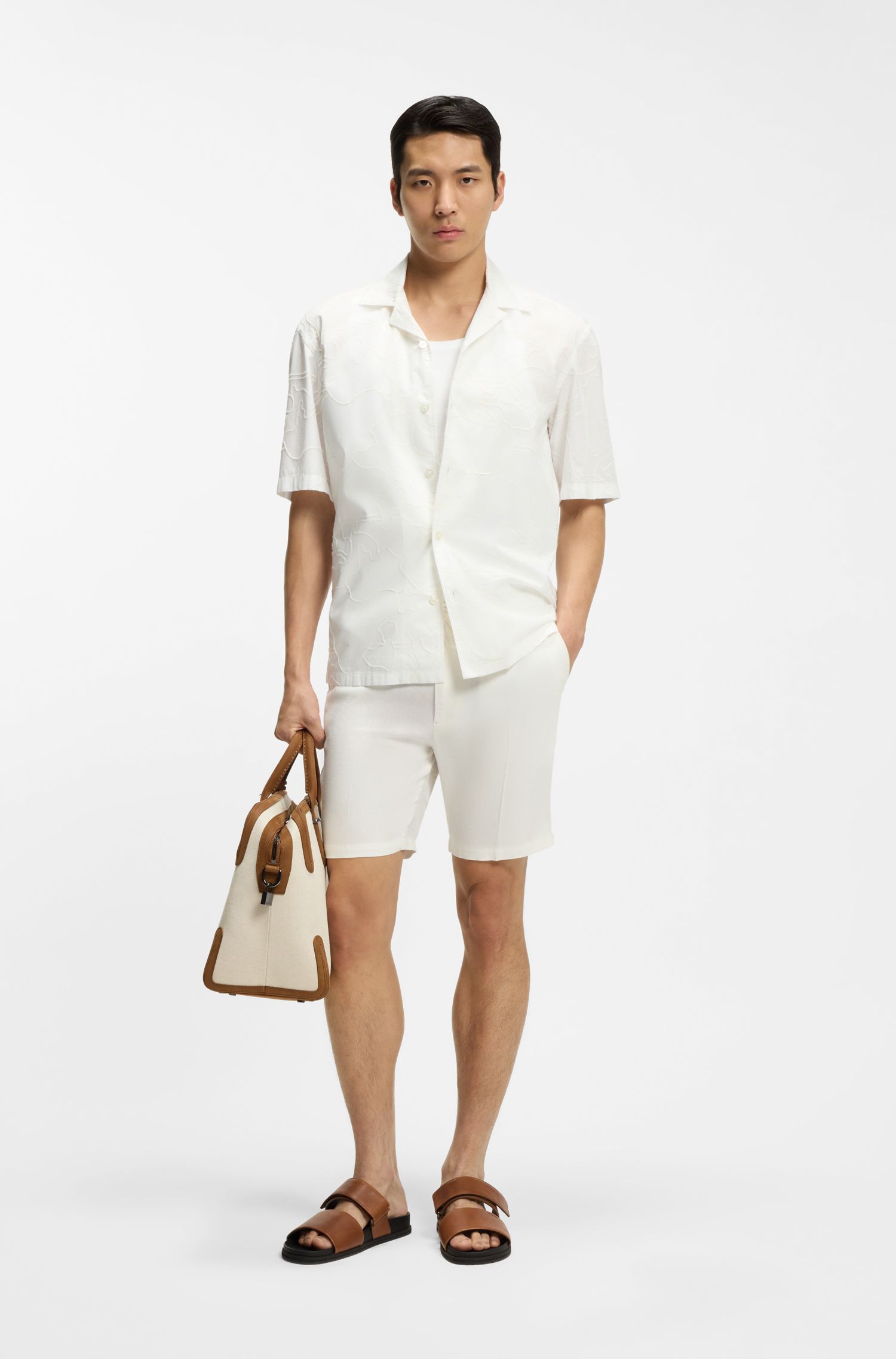 BOSS - Quần short pha vải linen với kiểu dáng modern fit