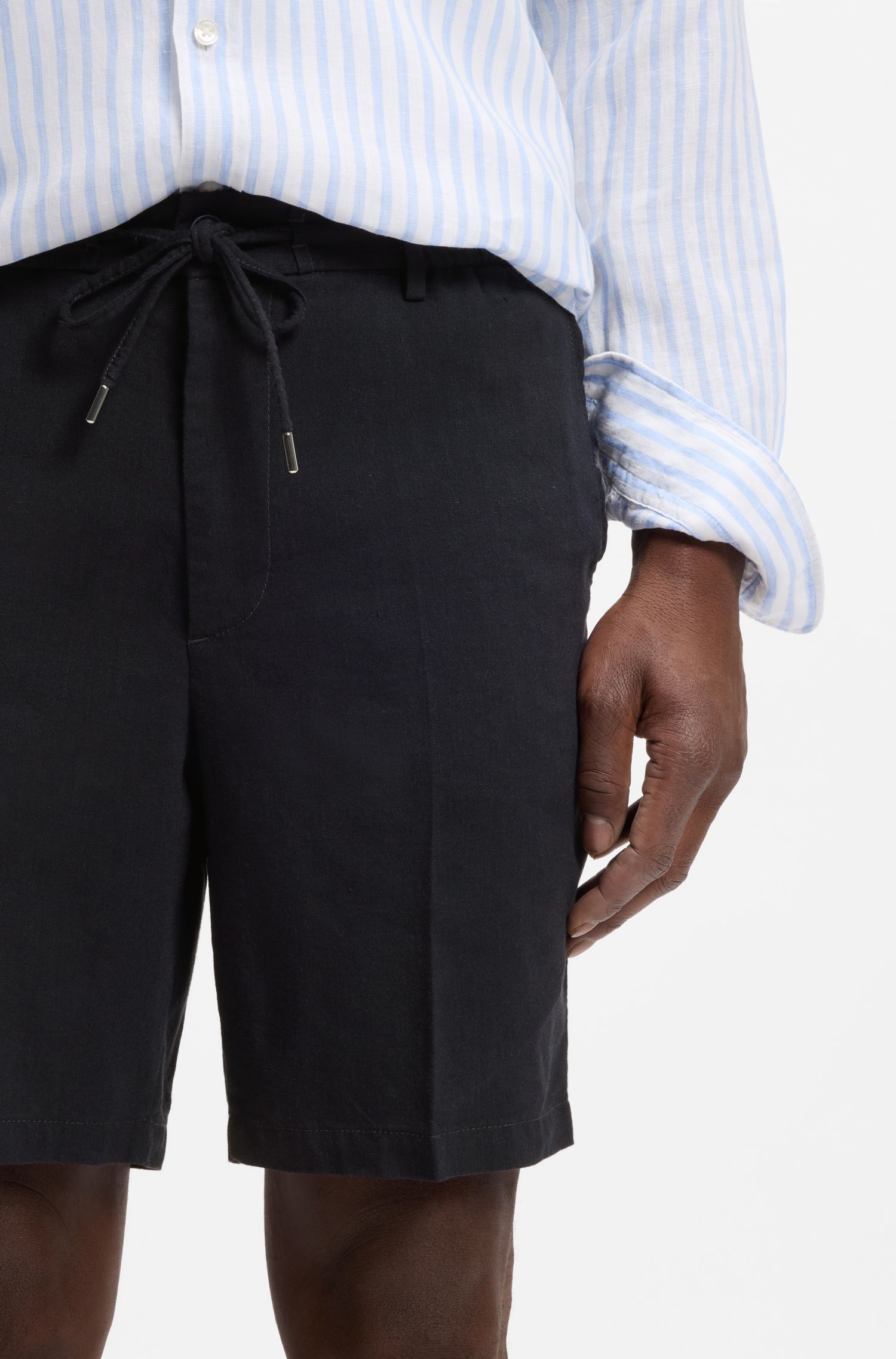 BOSS - Quần short pha vải linen với kiểu dáng modern fit