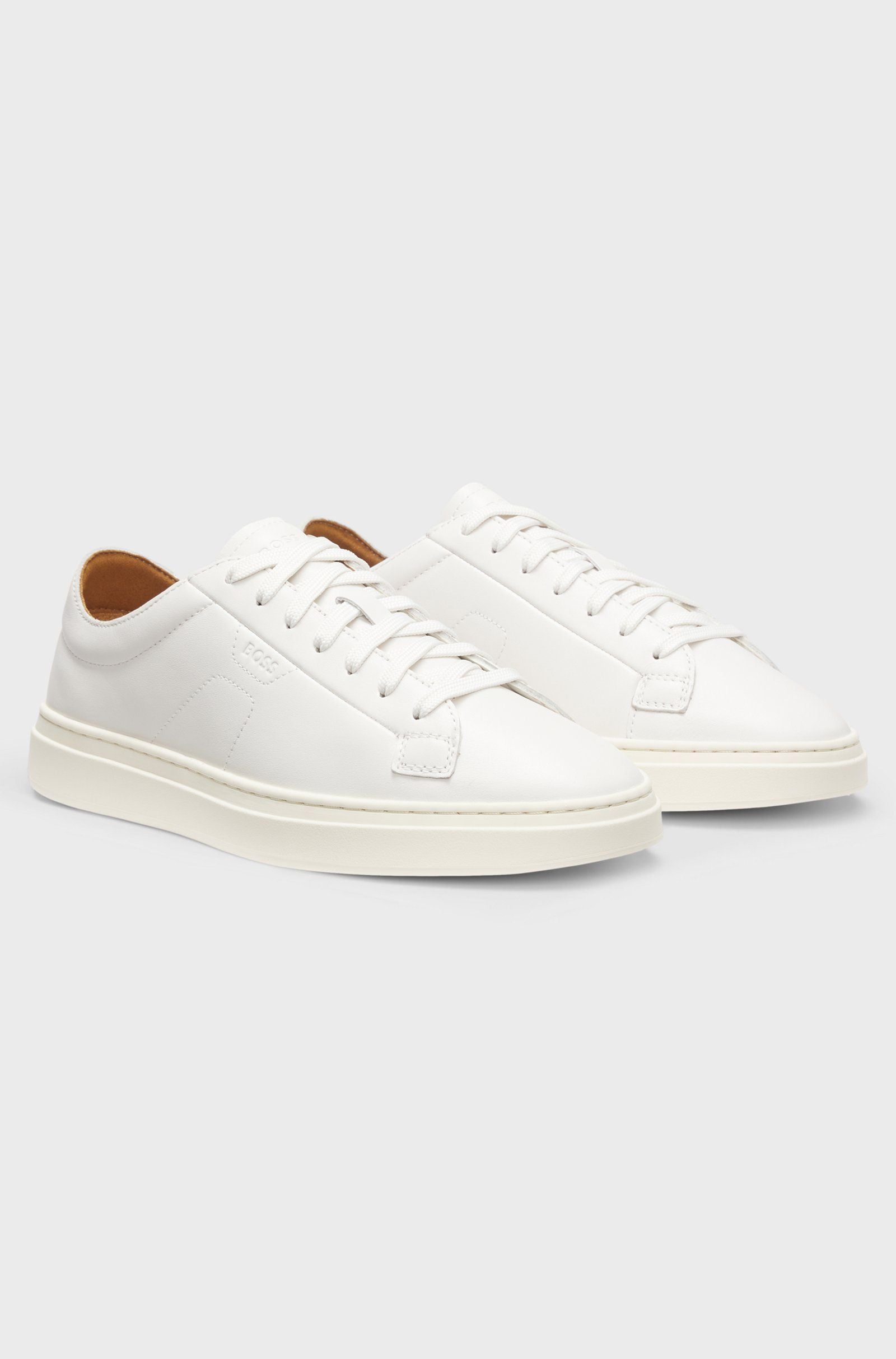 Giày sneakers da với logo dập nổi
