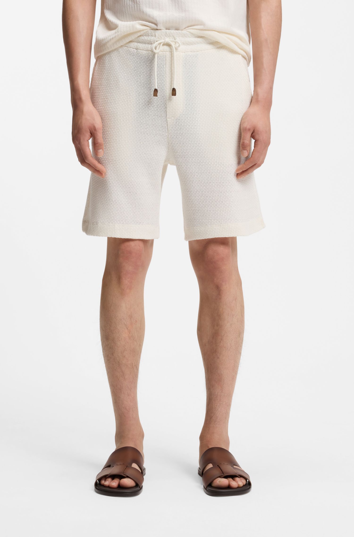 Quần short làm từ chất liệu cotton và vải lanh sản xuất tại Ý