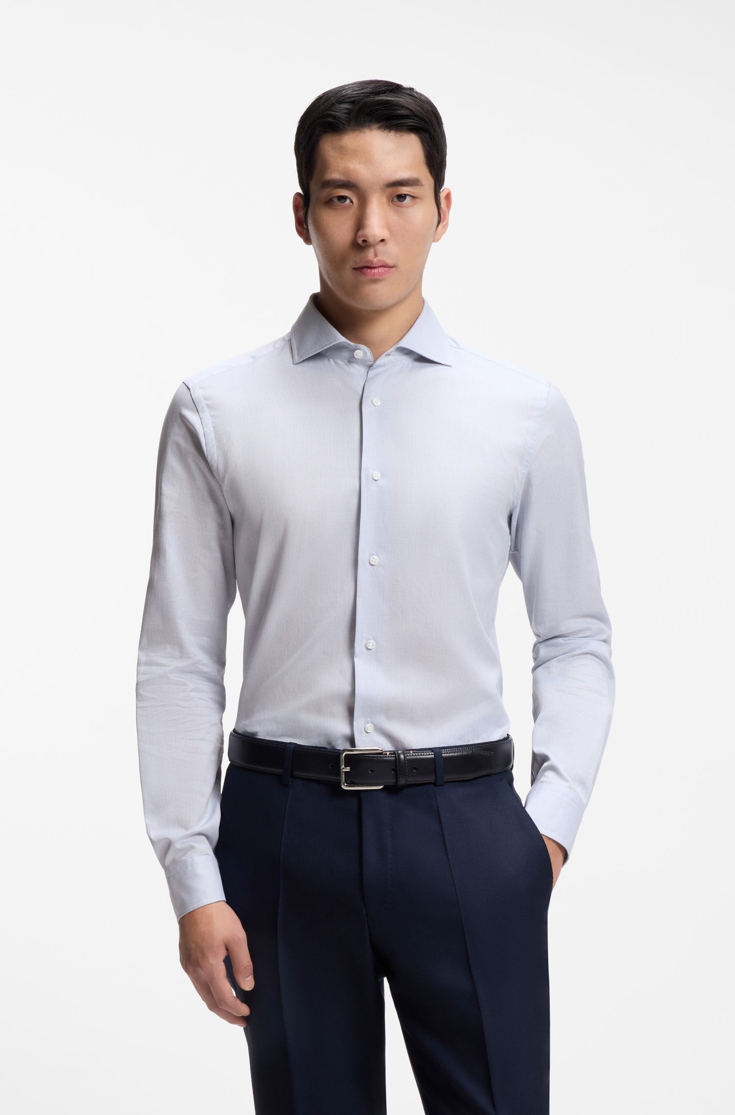 Áo sơ mi dáng ôm làm từ vải cotton sản xuất tại Ý
