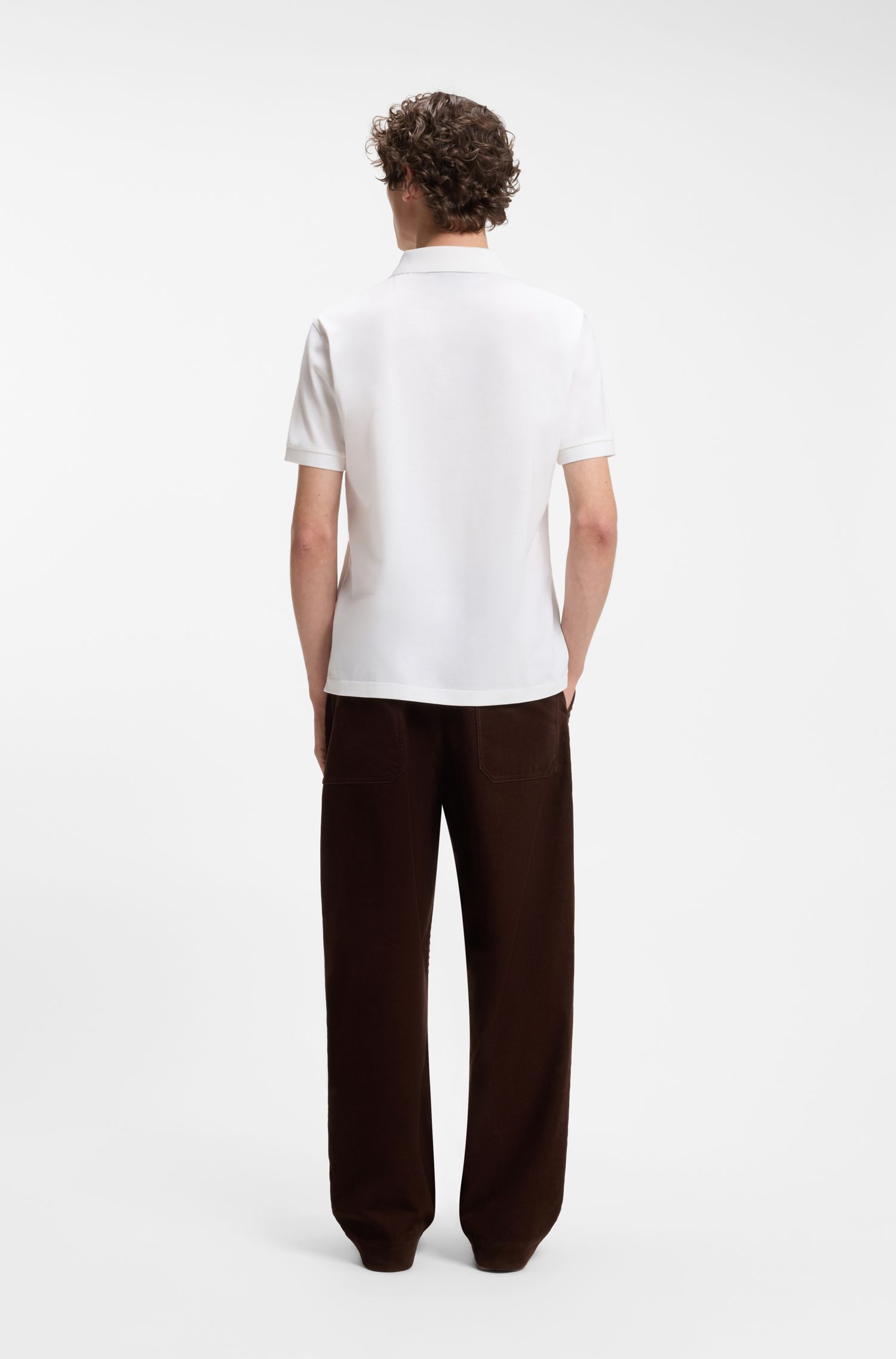 Áo polo BOSS BY BECKHAM bằng chất liệu cotton và lụa.