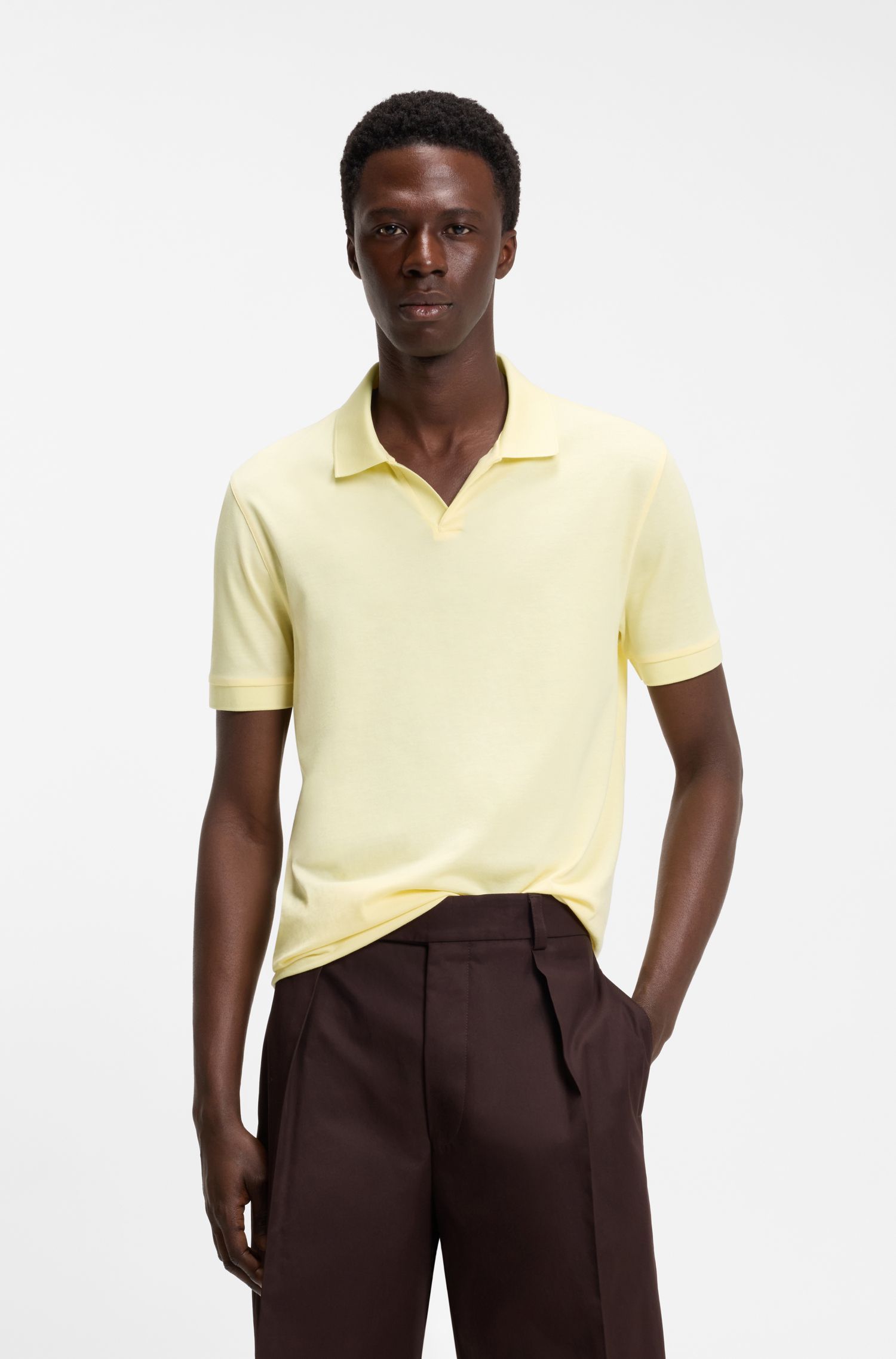 Áo polo BOSS BY BECKHAM bằng chất liệu cotton và lụa.