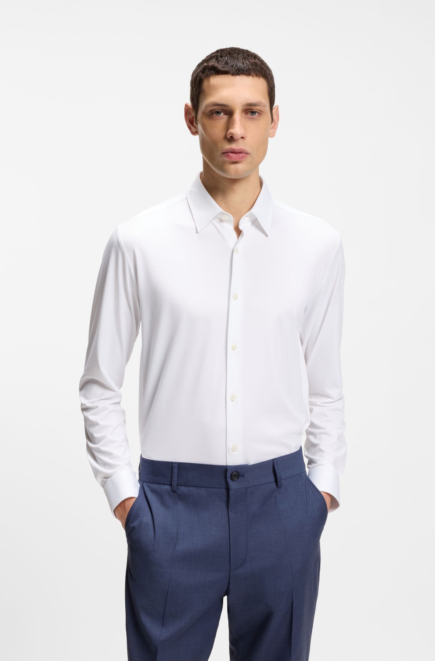 Áo sơ mi slim fit, vải co giãn