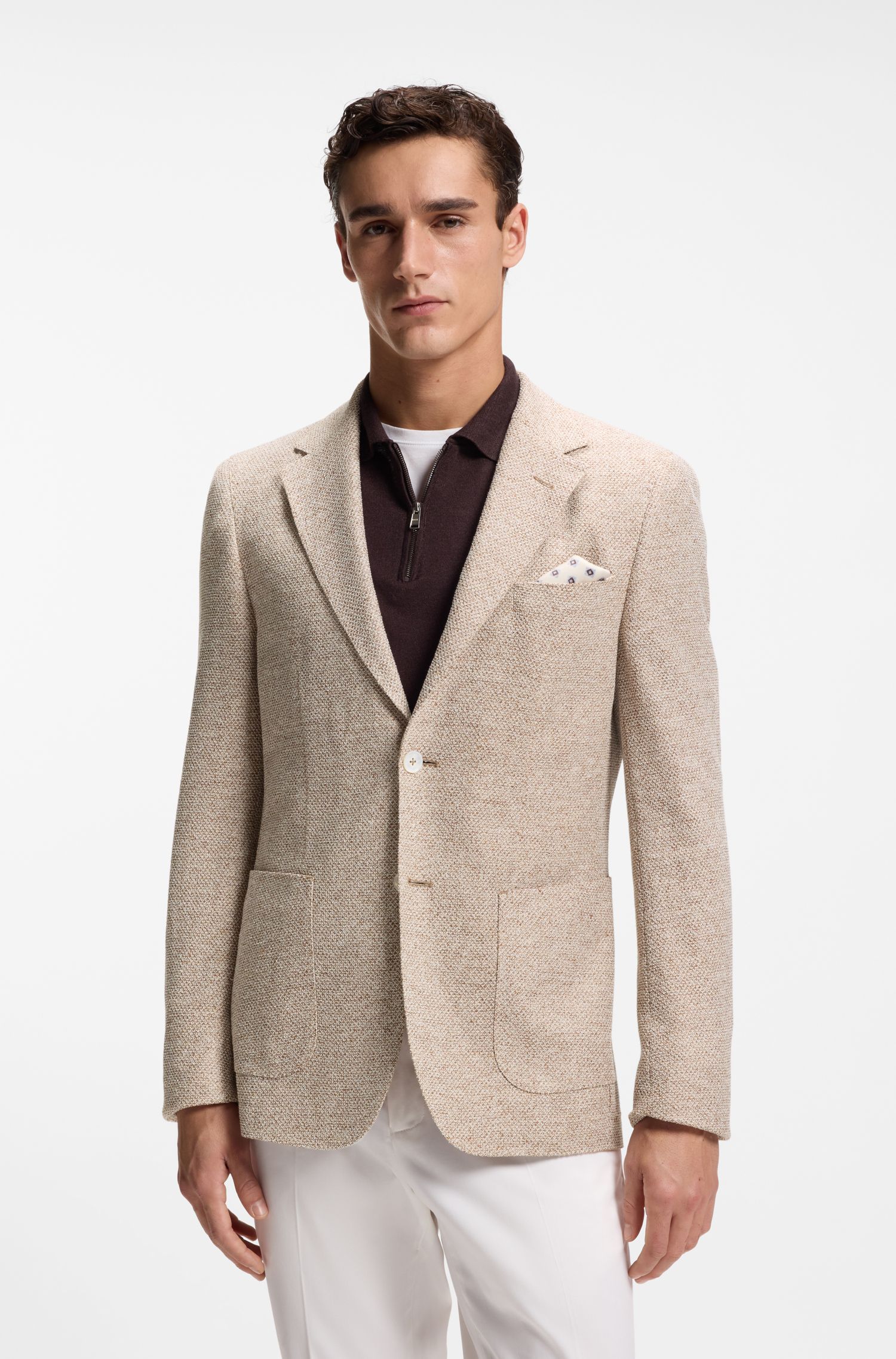 Áo blazer dáng regular fit, chất liệu pha vải lanh có họa tiết