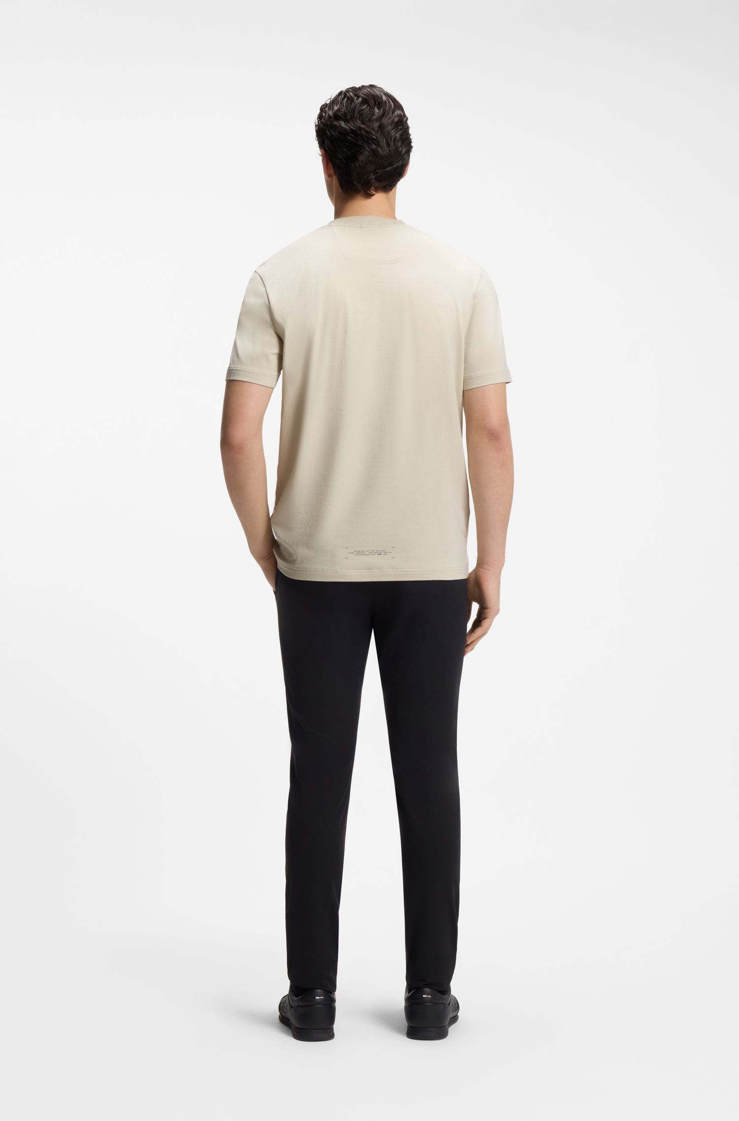 BOSS - Áo thun dáng rộng thoải mái, chất liệu pha cotton co giãn.