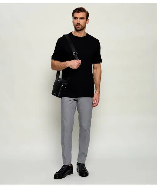 BOSS - Áo thun cotton có cấu trúc với sọc ở cổ tay.