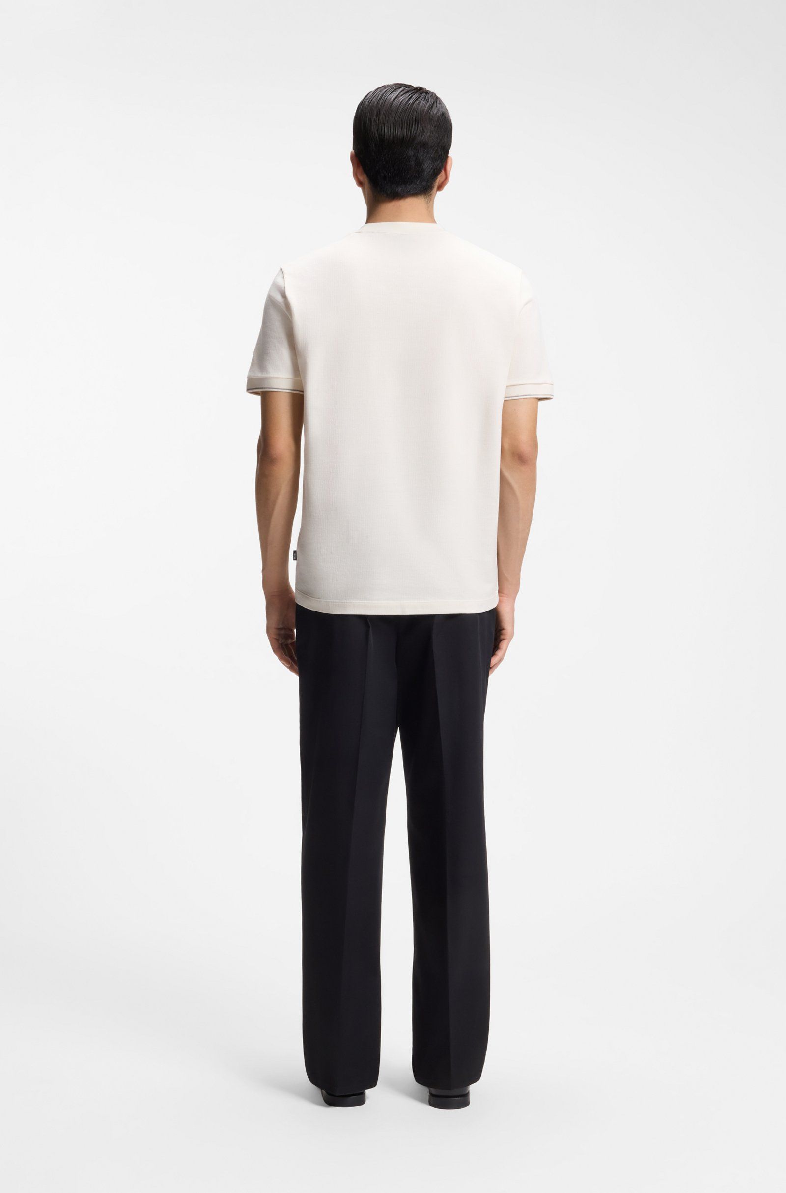 Áo thun cotton có cấu trúc với sọc ở cổ tay.