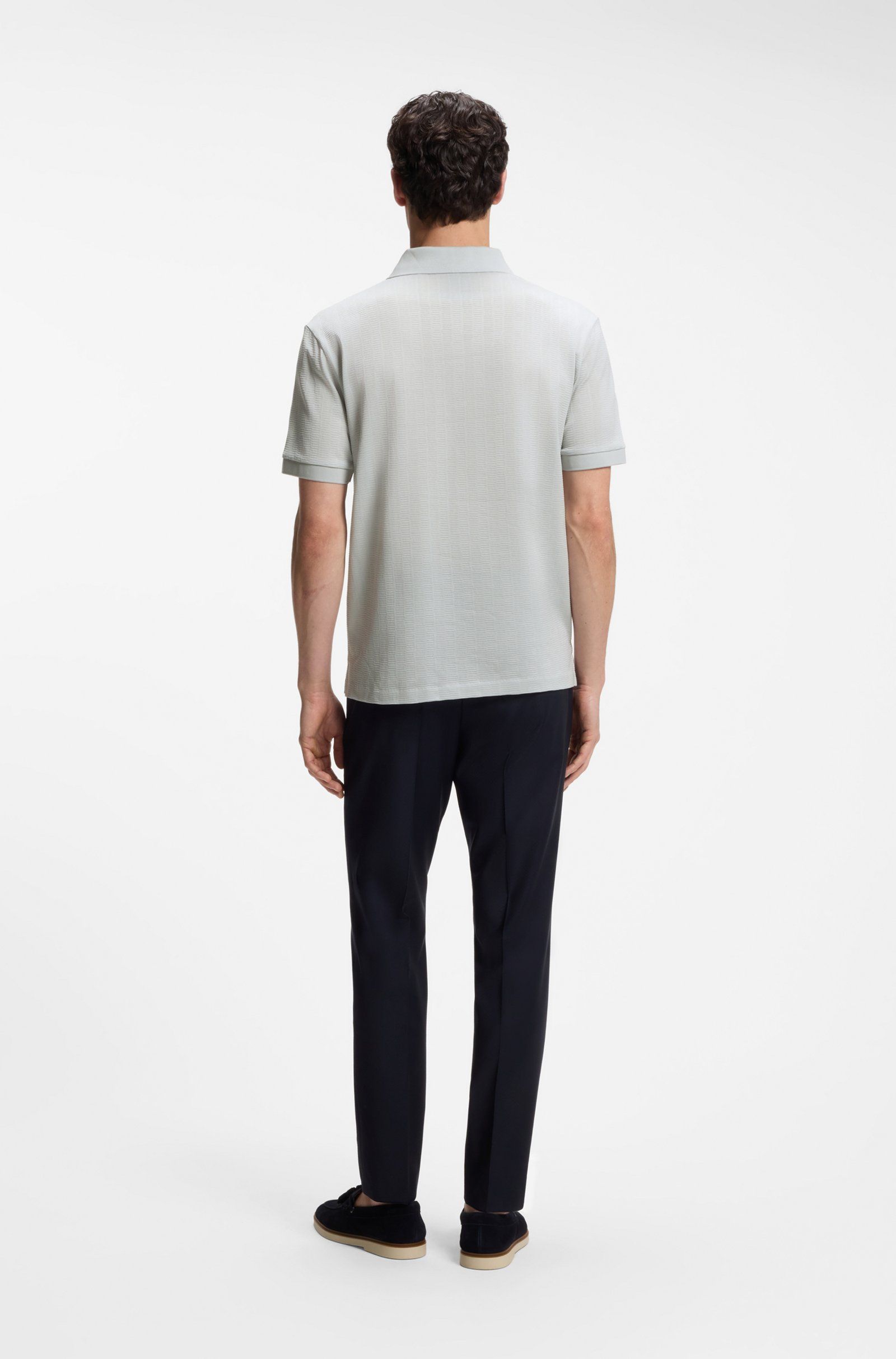 Áo polo vải jacquard cotton với cổ áo Johnny.