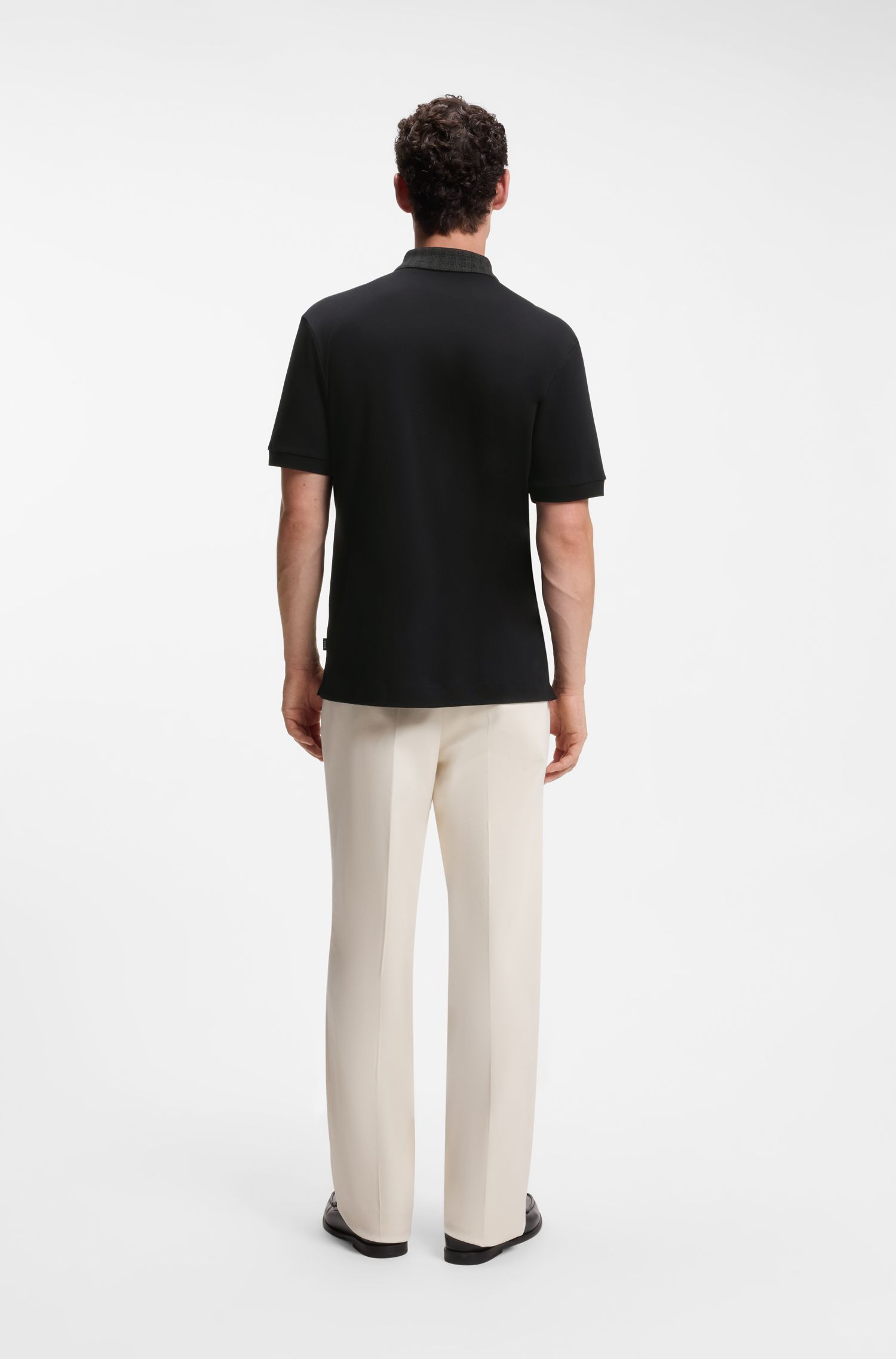 Áo polo cotton dáng regular fit với cổ áo họa tiết