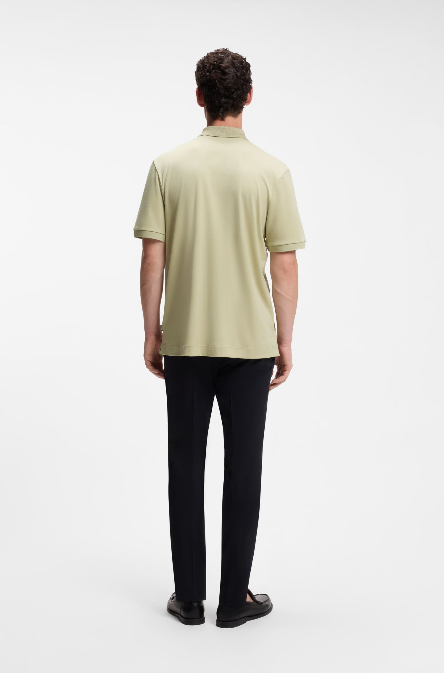 Áo polo cotton dáng regular fit với cổ áo họa tiết