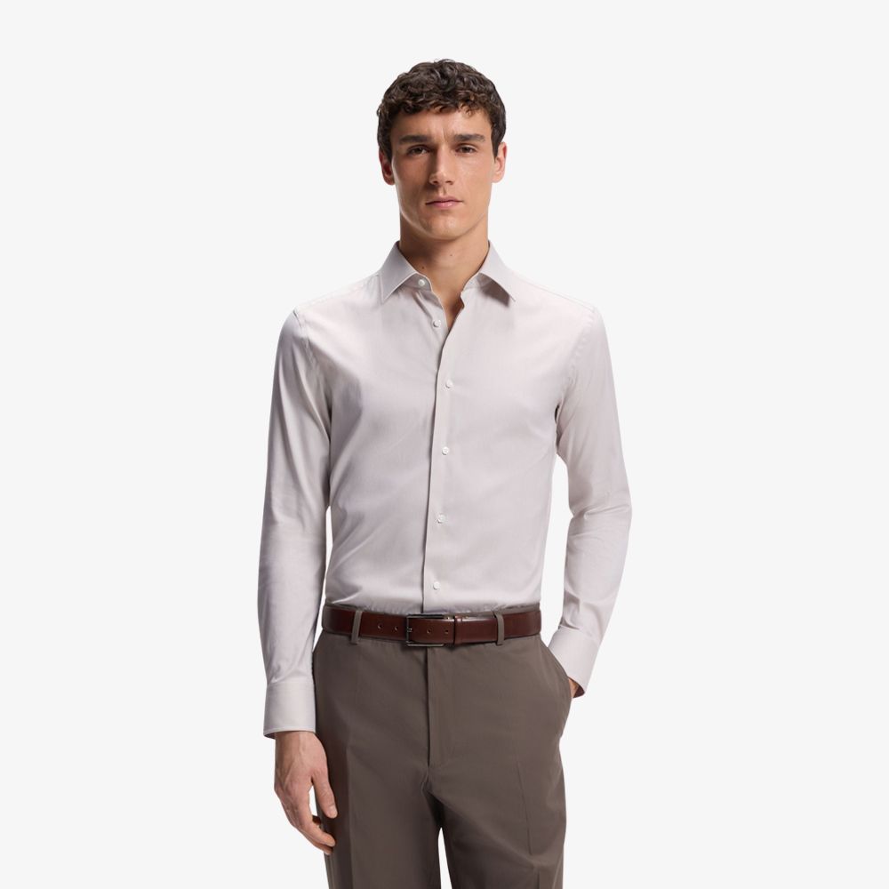BOSS - Áo sơ mi dáng ôm, chất liệu pha cotton có phom dáng cứng cáp.