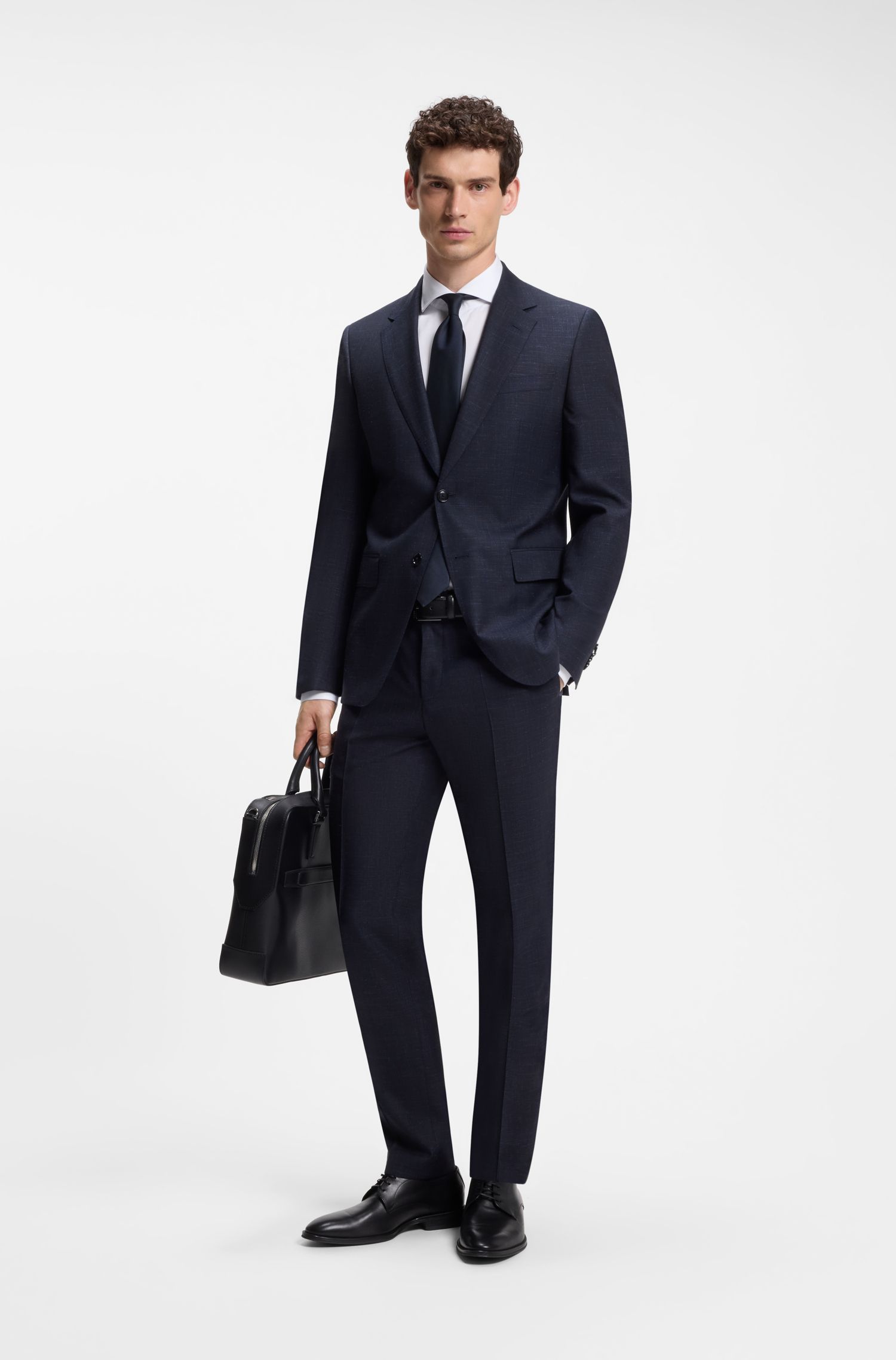 BOSS - Áo sơ mi dáng ôm được làm từ chất liệu pha cotton chống nhăn.