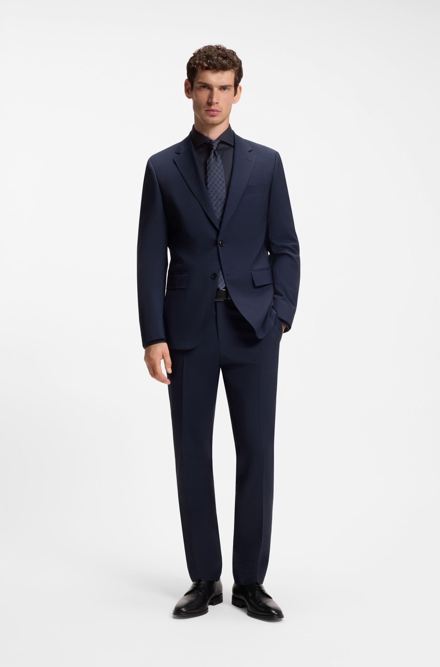 BOSS - Áo sơ mi dáng ôm được làm từ chất liệu pha cotton chống nhăn.