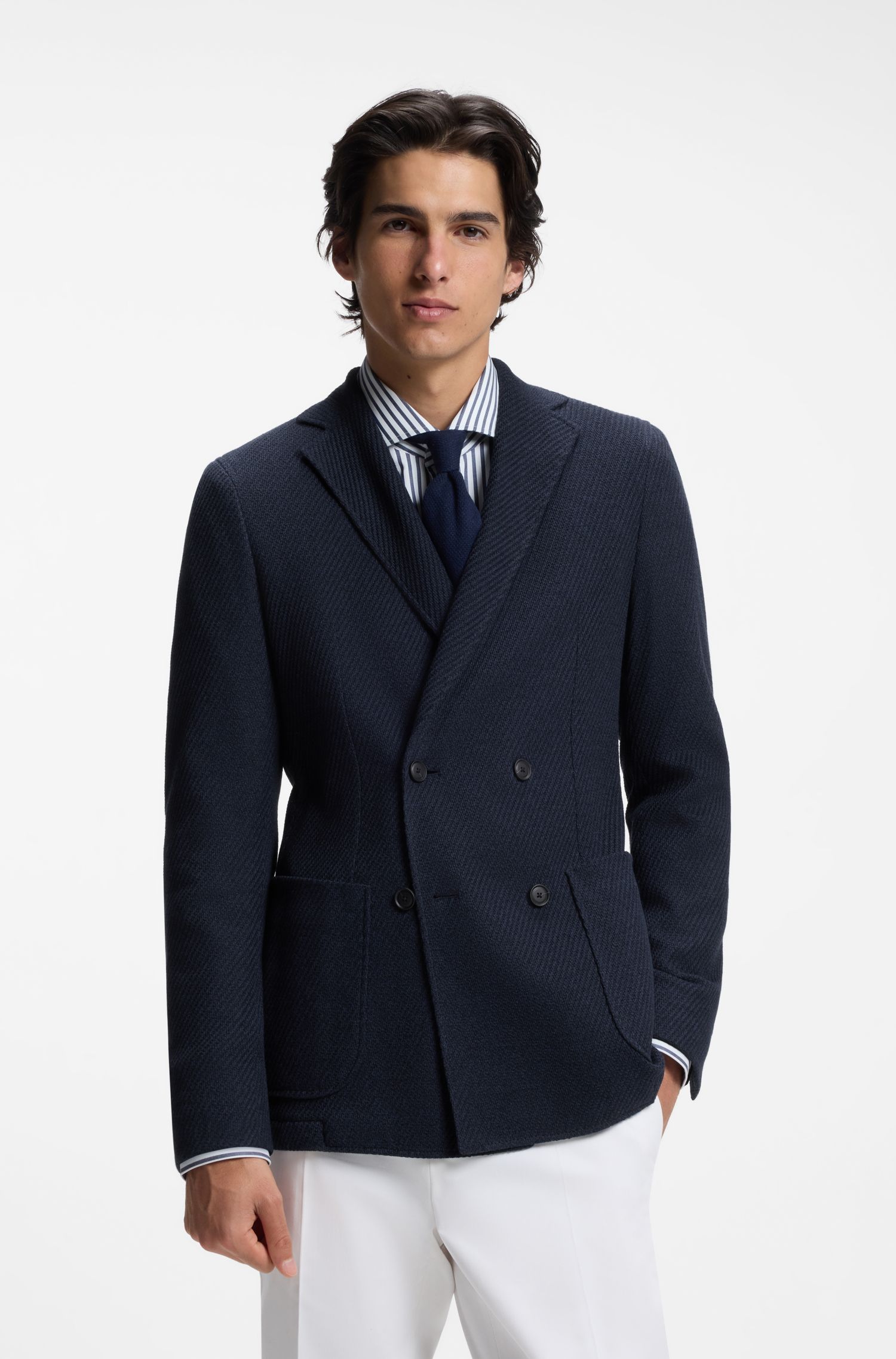 Áo blazer dáng ôm của Hanry