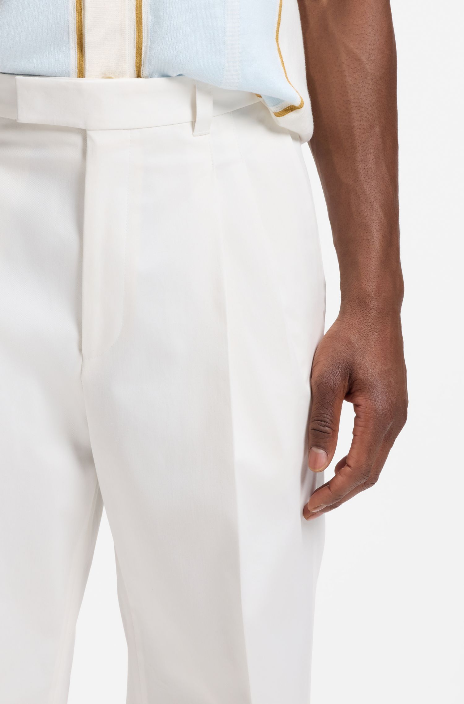 BOSS - Quần dài dáng rộng thoải mái làm từ chất liệu cotton co giãn.
