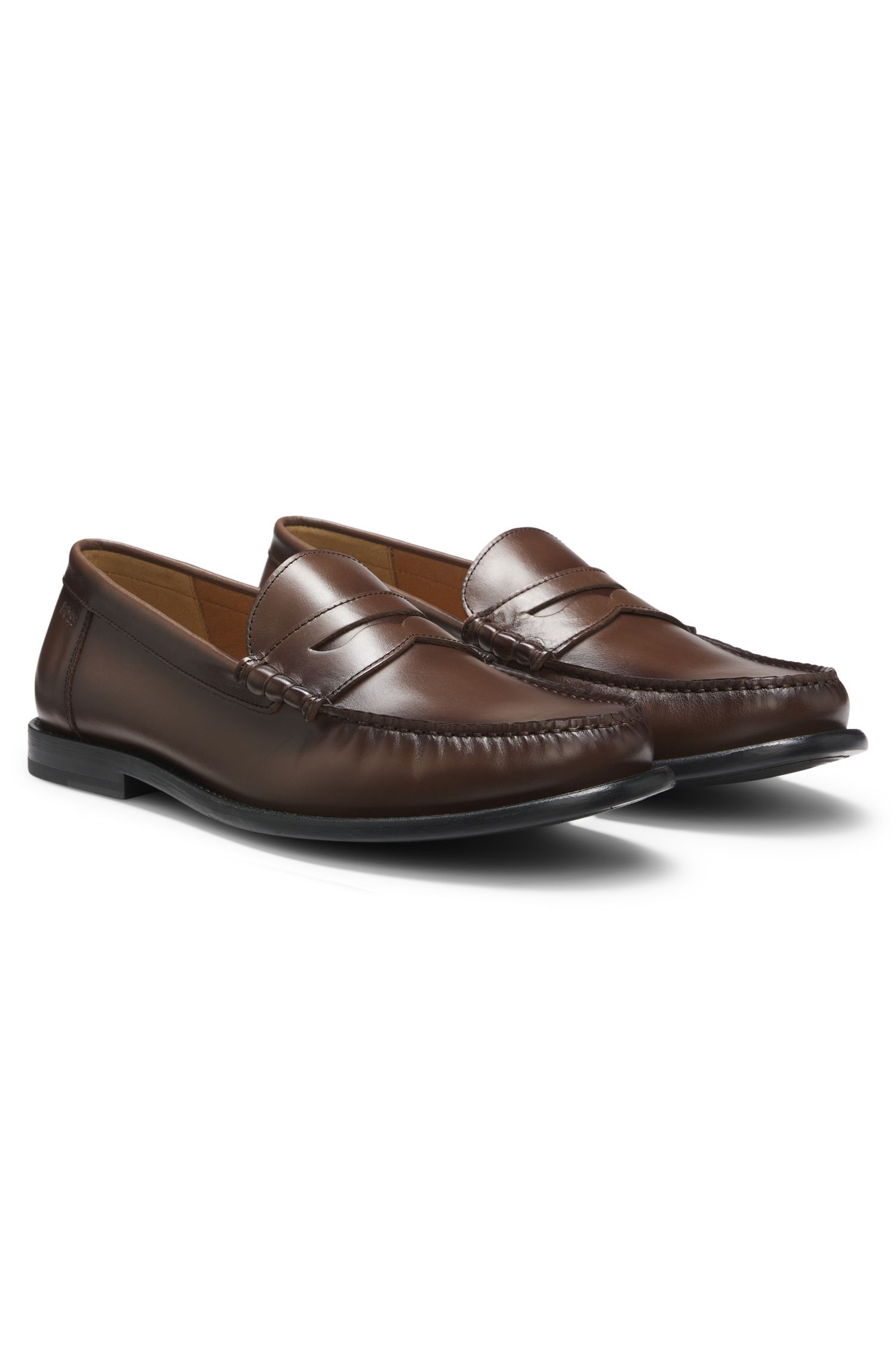Giày moccasin da với viền trang trí hình đồng xu
