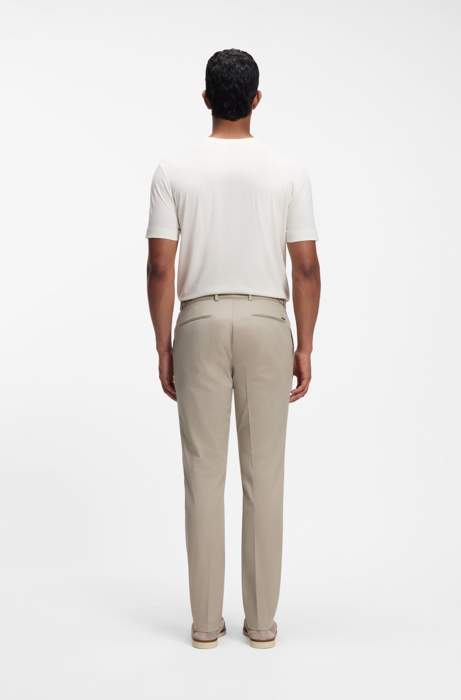 Quần dài dáng ôm làm từ chất liệu cotton co giãn, có thể giặt được.