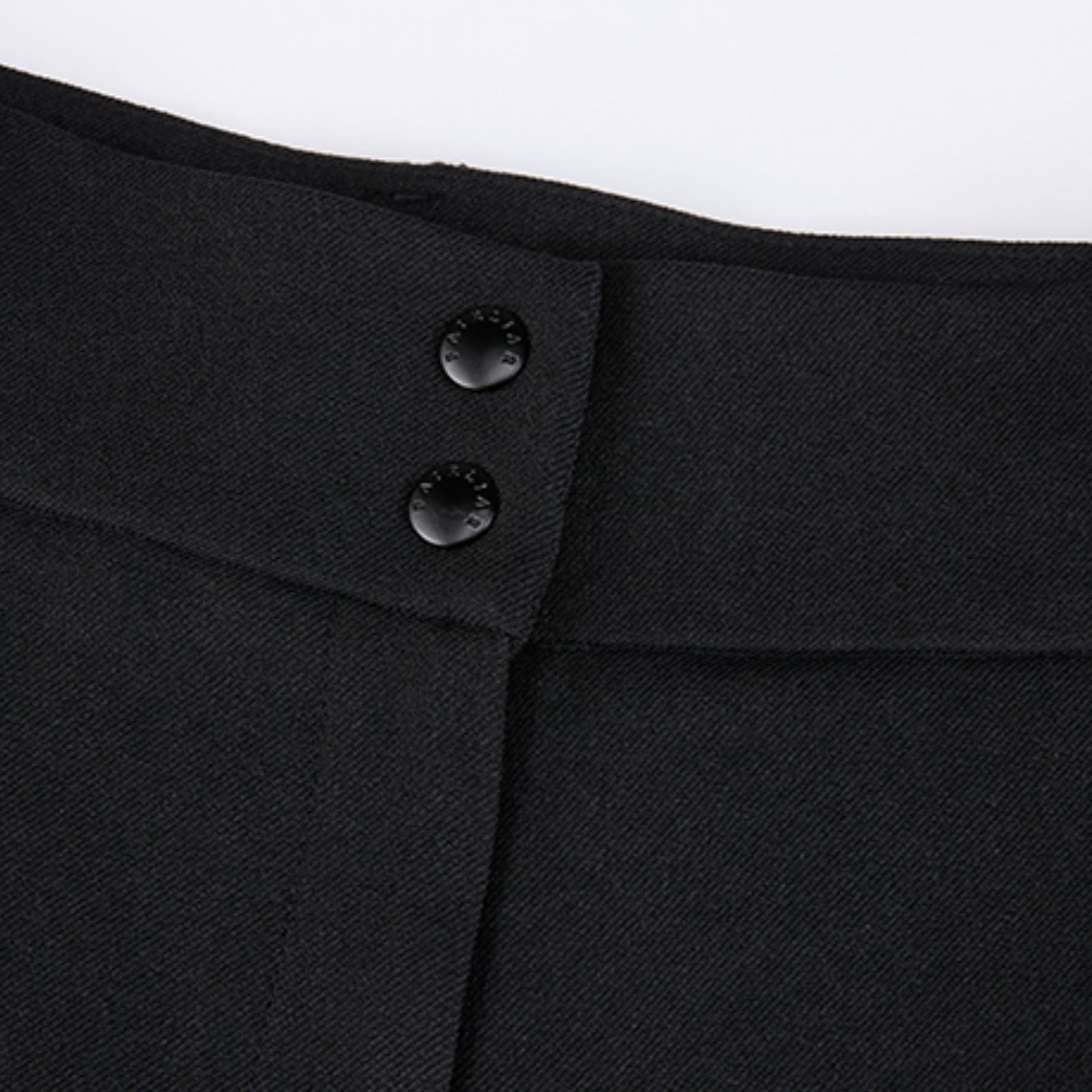 FairLiar - Quần short Pintuck Bermuda - Đen
