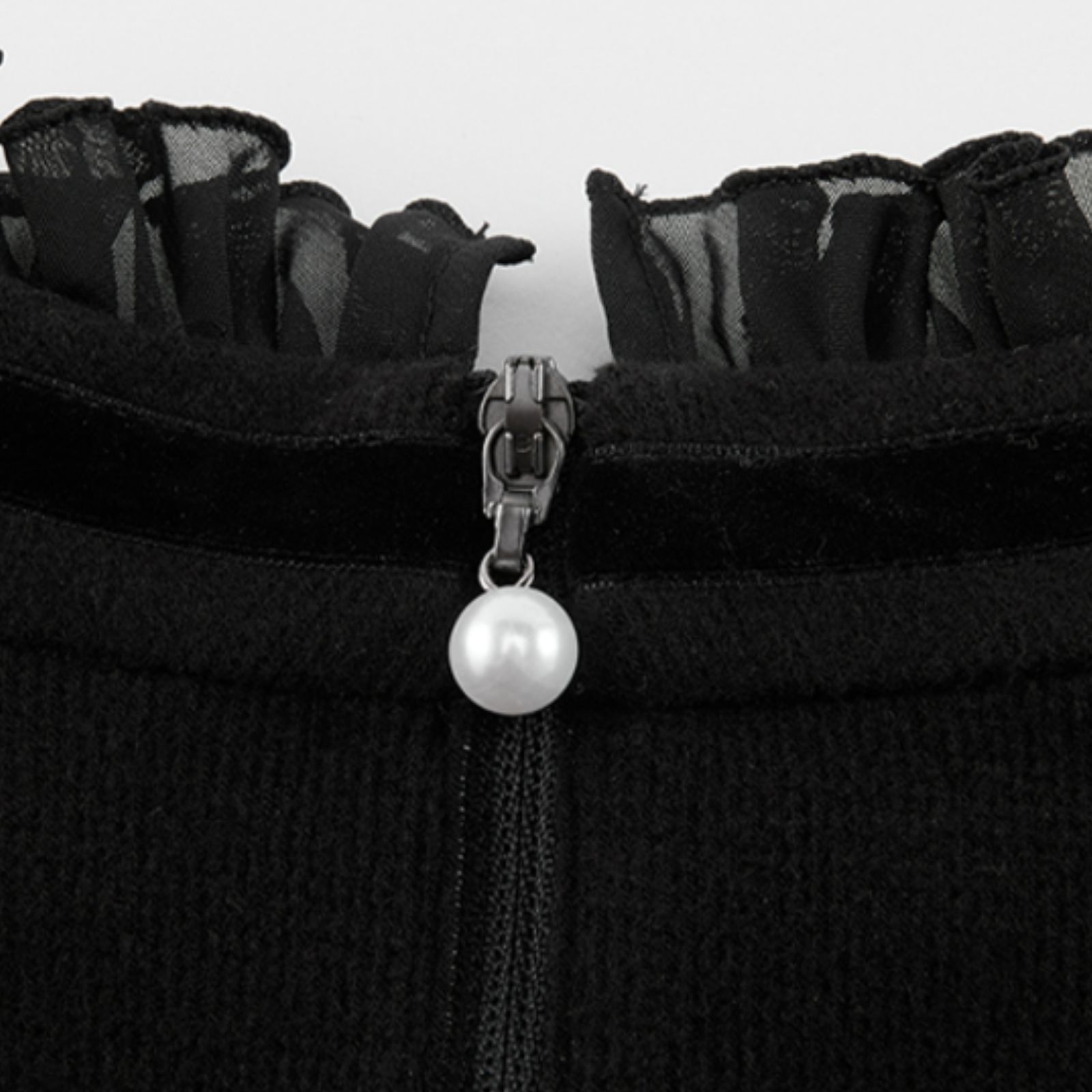 FairLiar - Áo thun Velvet Ribbon Pleated - Đen