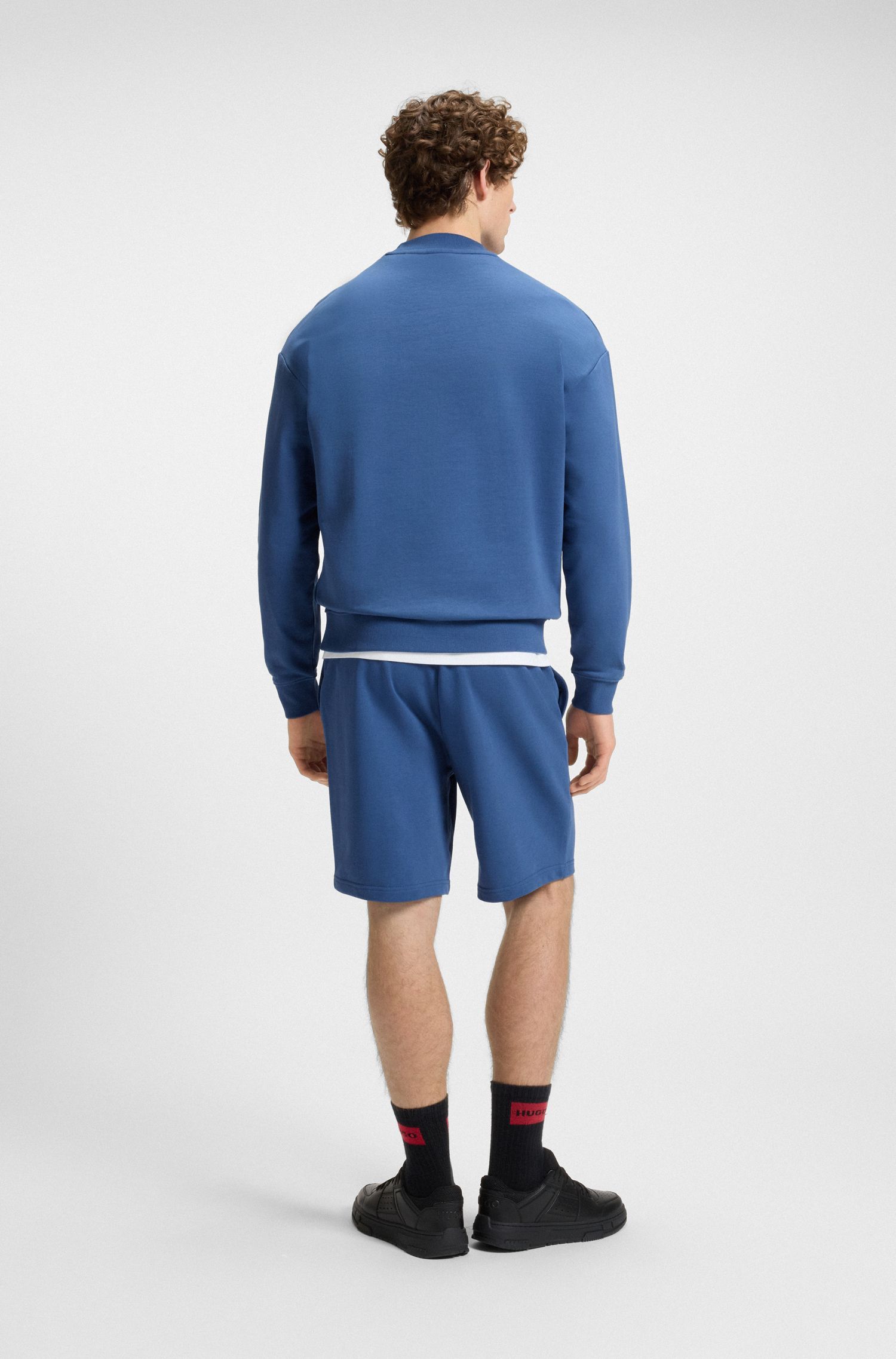 Áo sweatshirt dáng relaxed vải terry cotton với logo trên tay áo