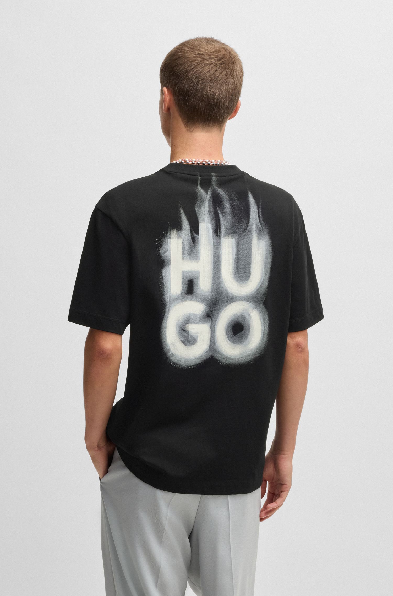 Áo thun vải cotton-jersey với họa tiết logo khói xếp chồng