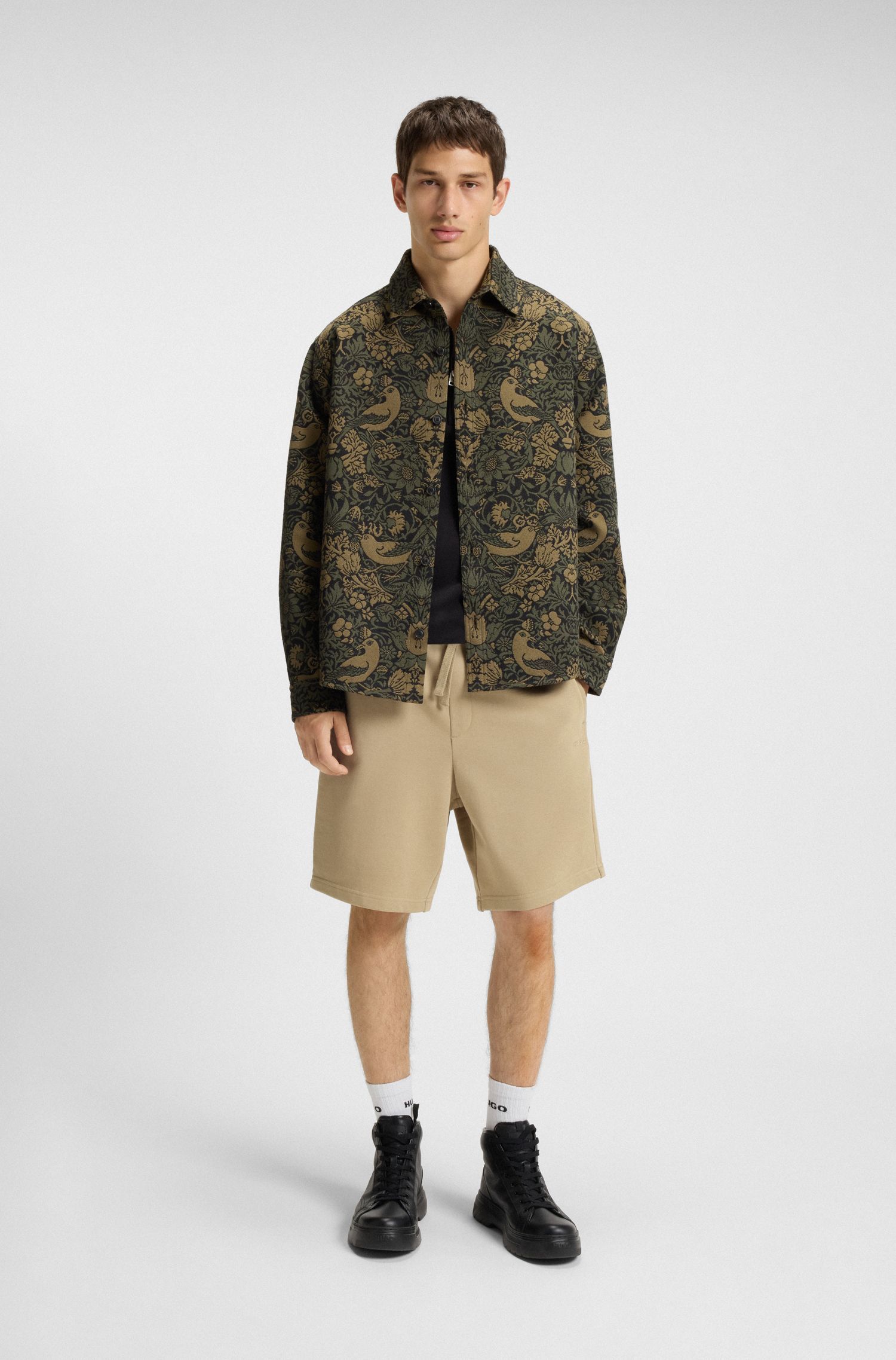 HUGO - Quần shorts dáng relaxed vải cotton terry in logo