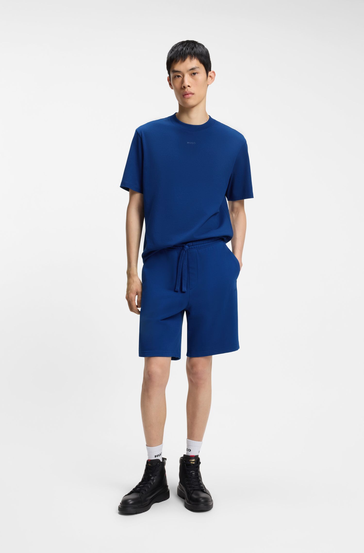 HUGO - Quần shorts dáng relaxed vải cotton terry in logo