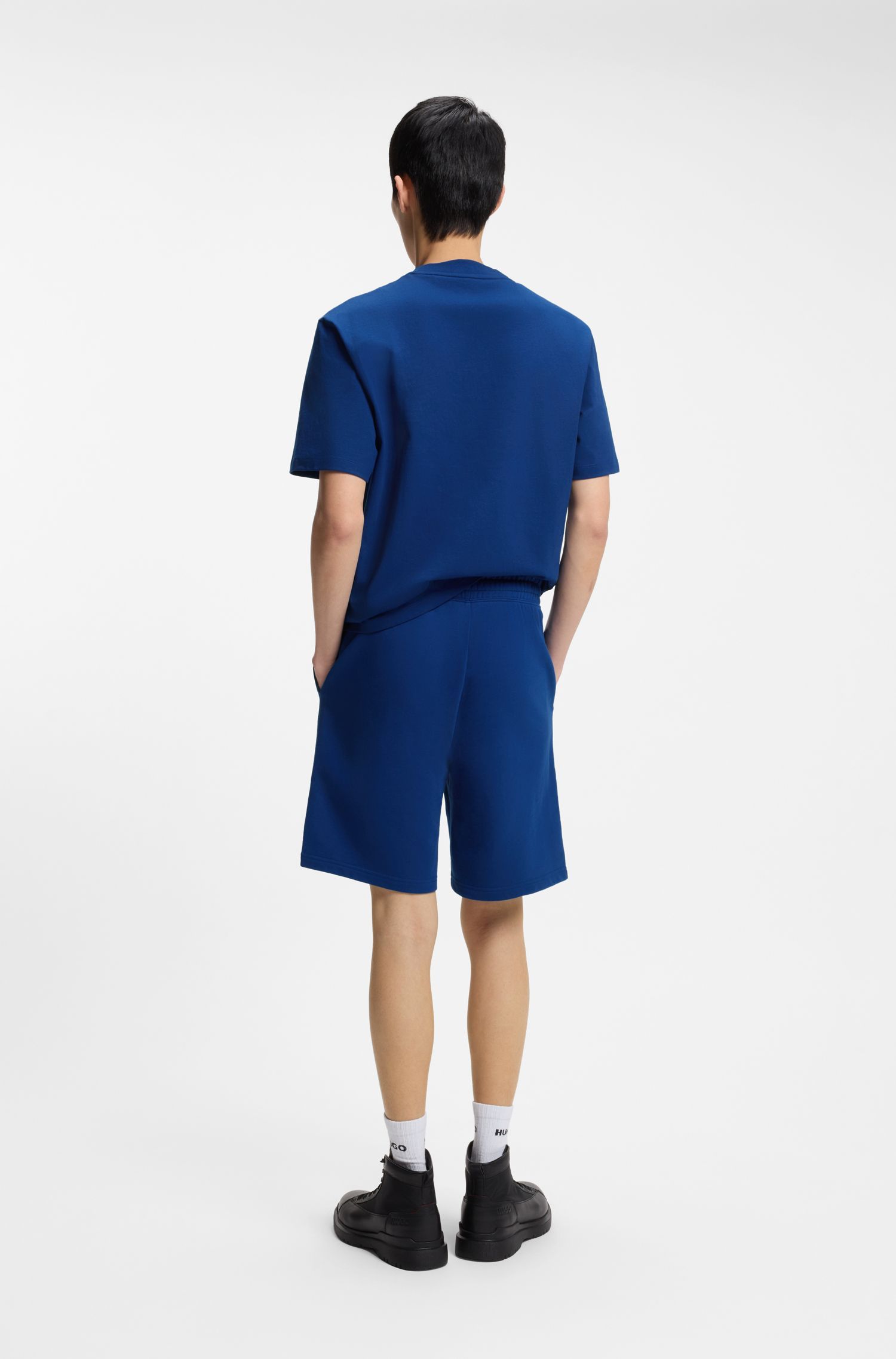 HUGO - Quần shorts dáng relaxed vải cotton terry in logo