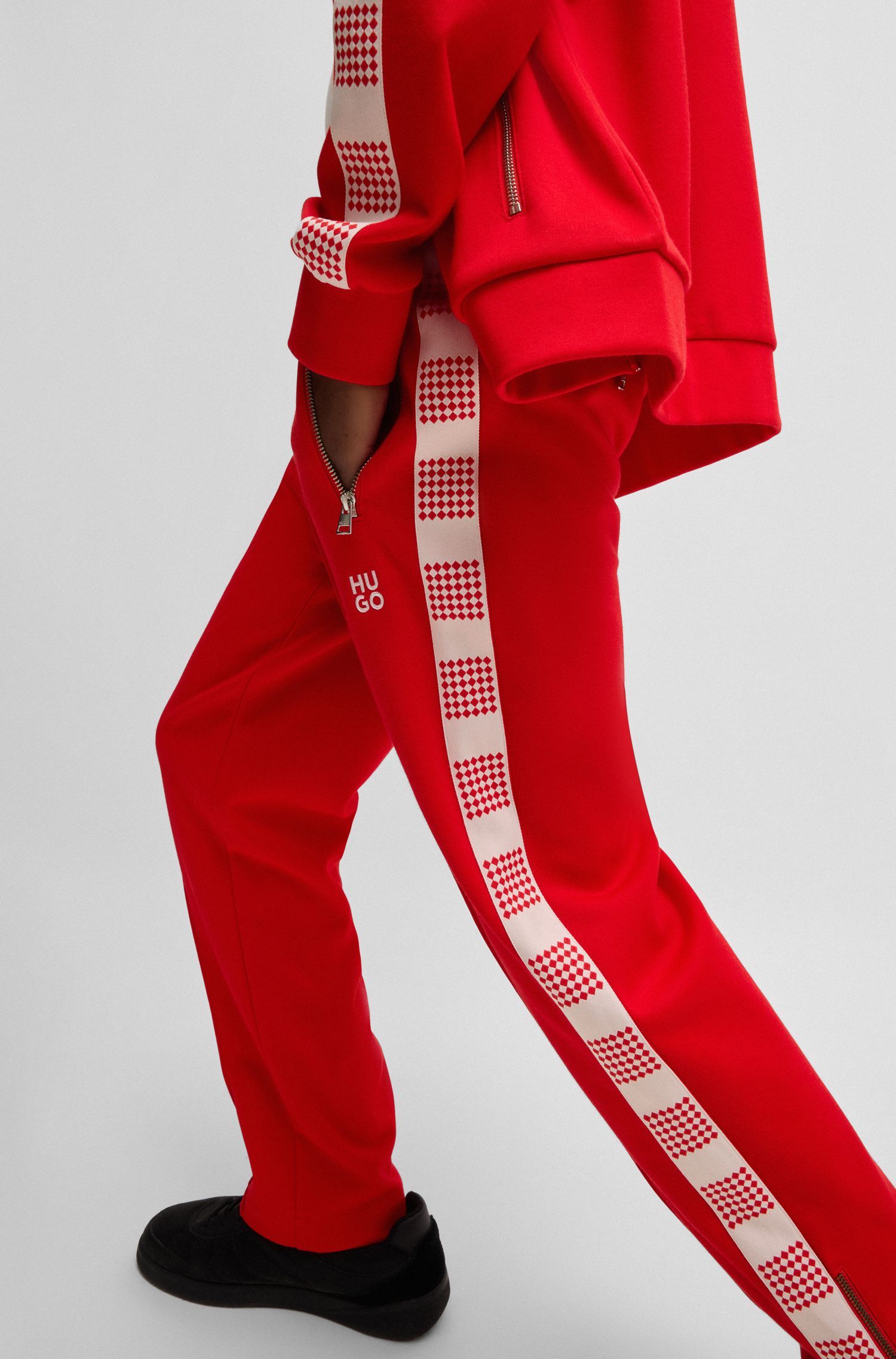 HUGO - Quần tracksuit dáng relaxed với dải caro