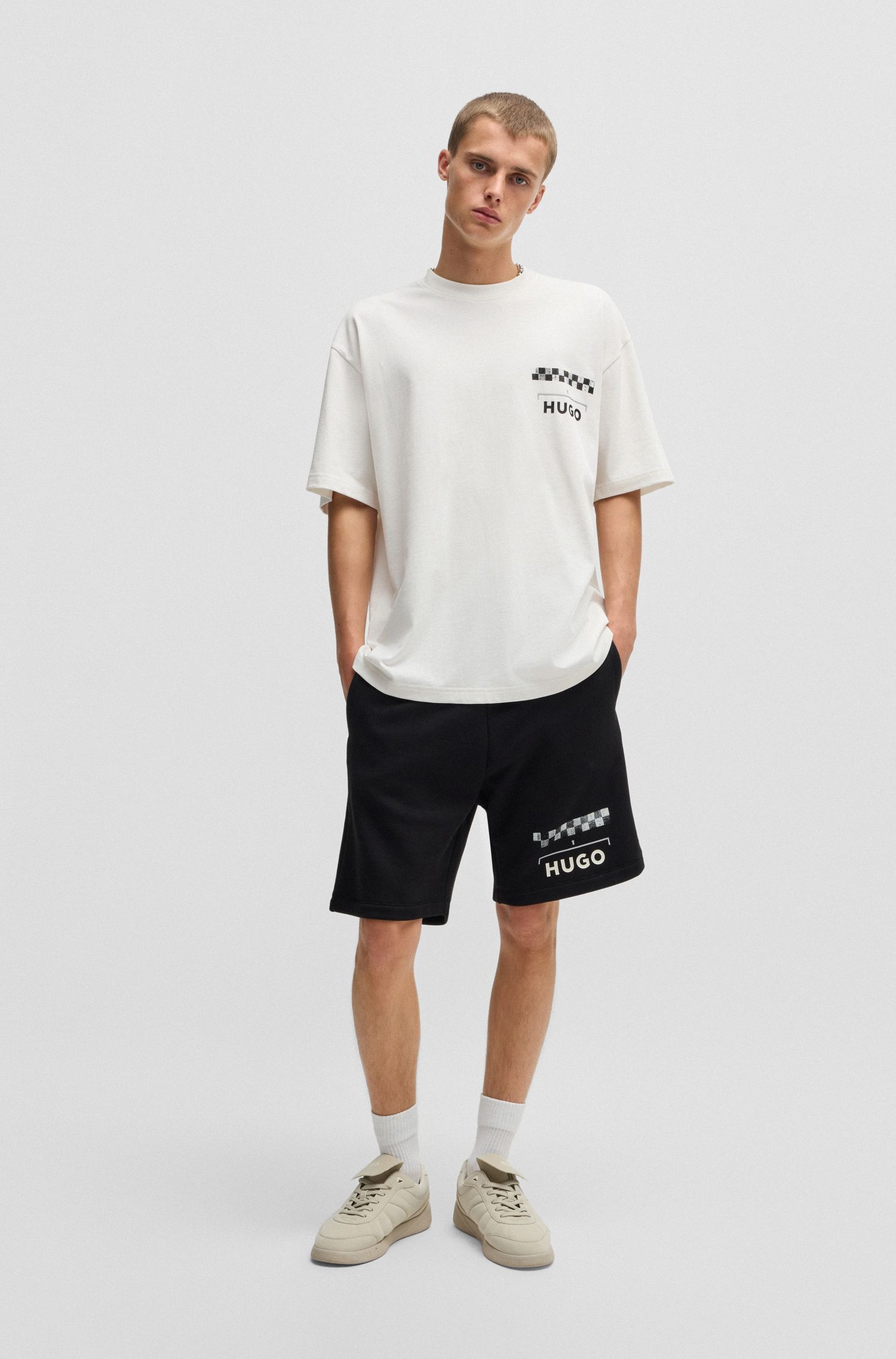 HUGO - Áo thun vải cotton jersey in họa tiết đua xe