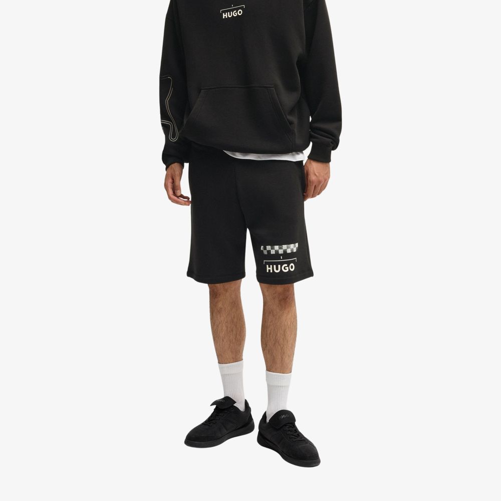 HUGO - Quần shorts in họa tiết đua xe