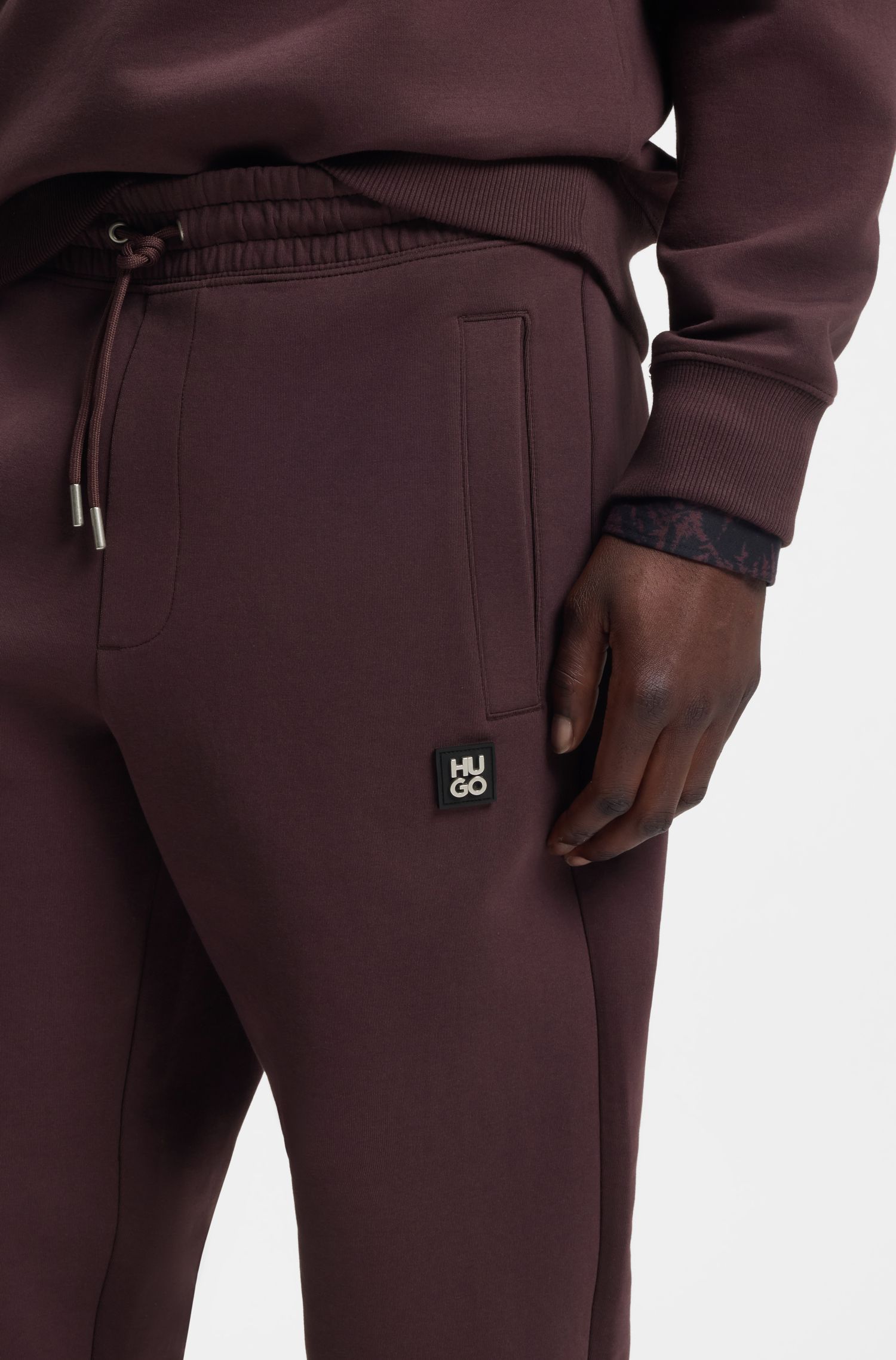 HUGO - Quần thể thao vải cotton pha với logo xếp chồng
