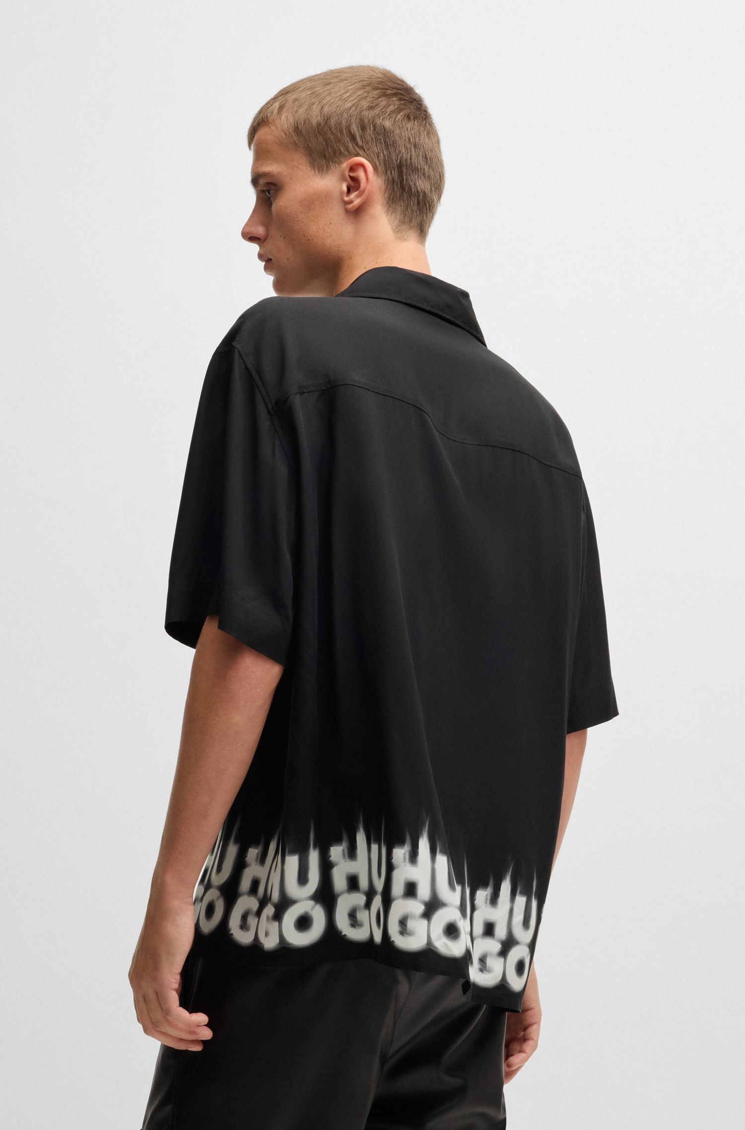 Áo sơ mi dáng oversize-fit họa tiết logo khói